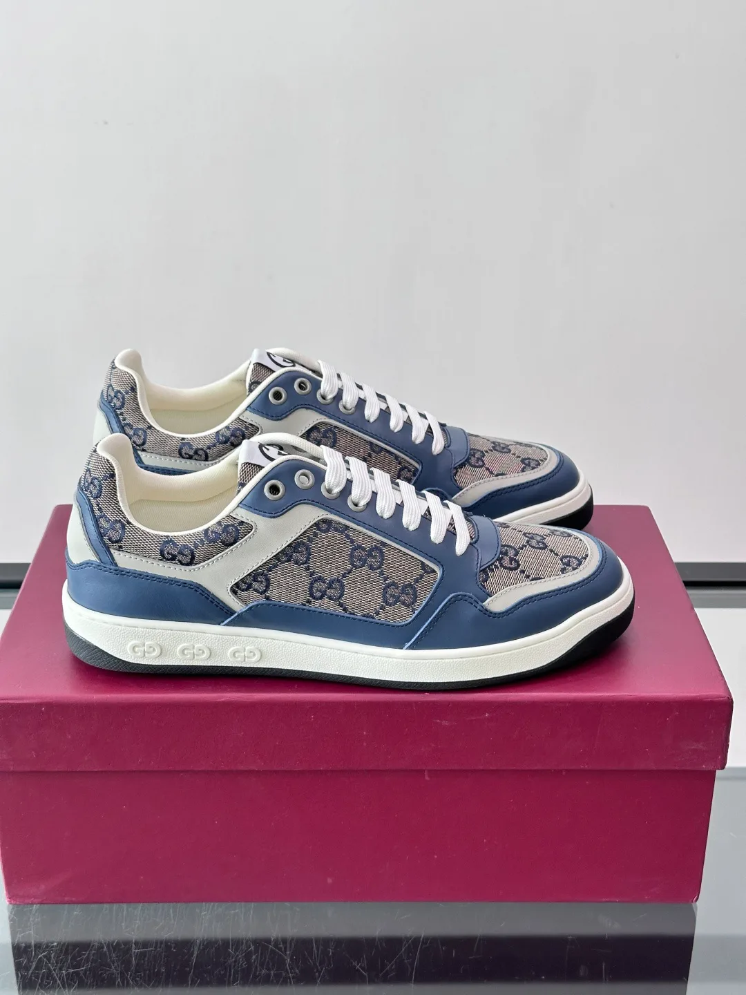 Women's Sneakers GUCCI 18102696