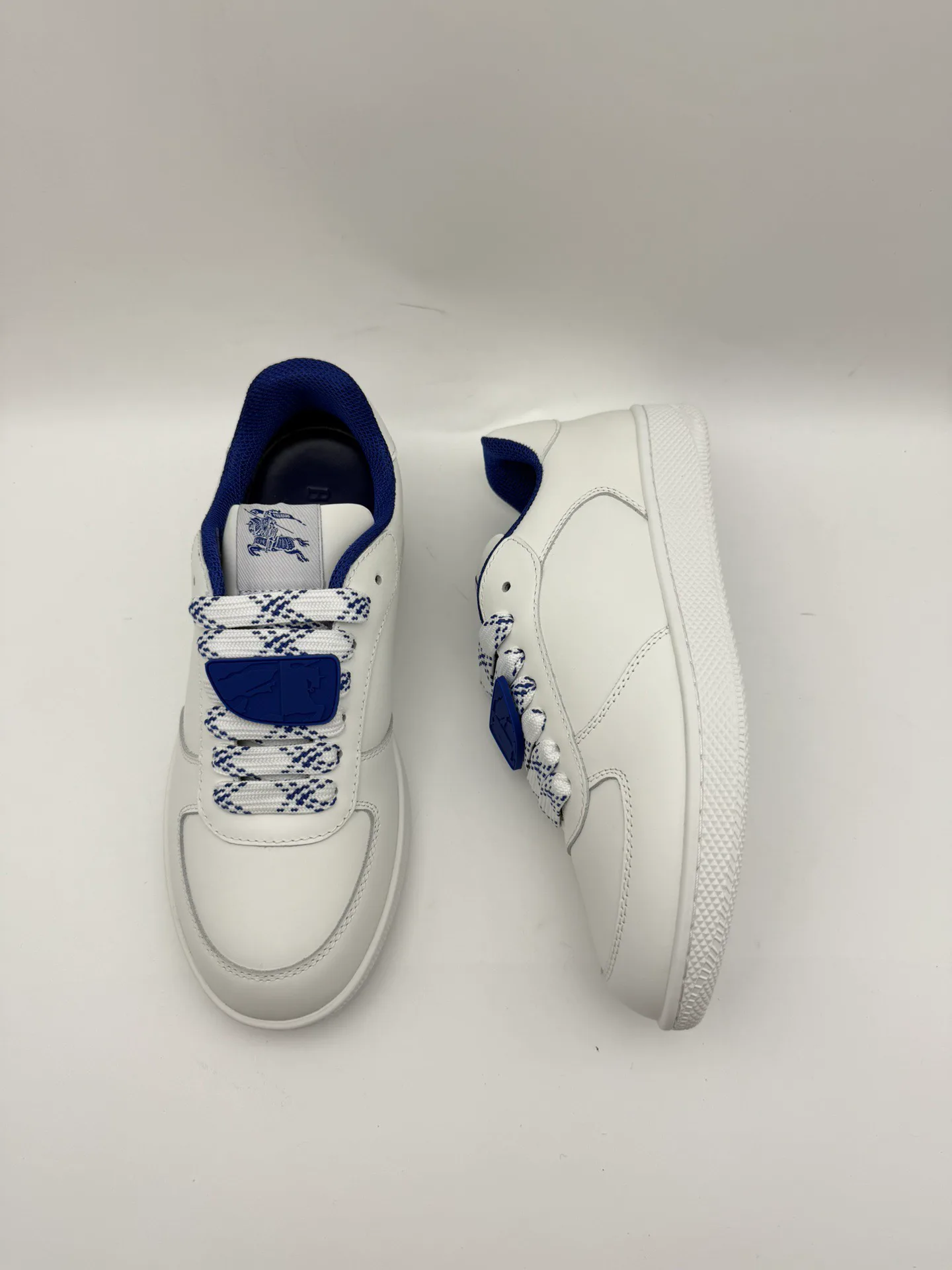 Кроссовки Женские Burberry 18589213