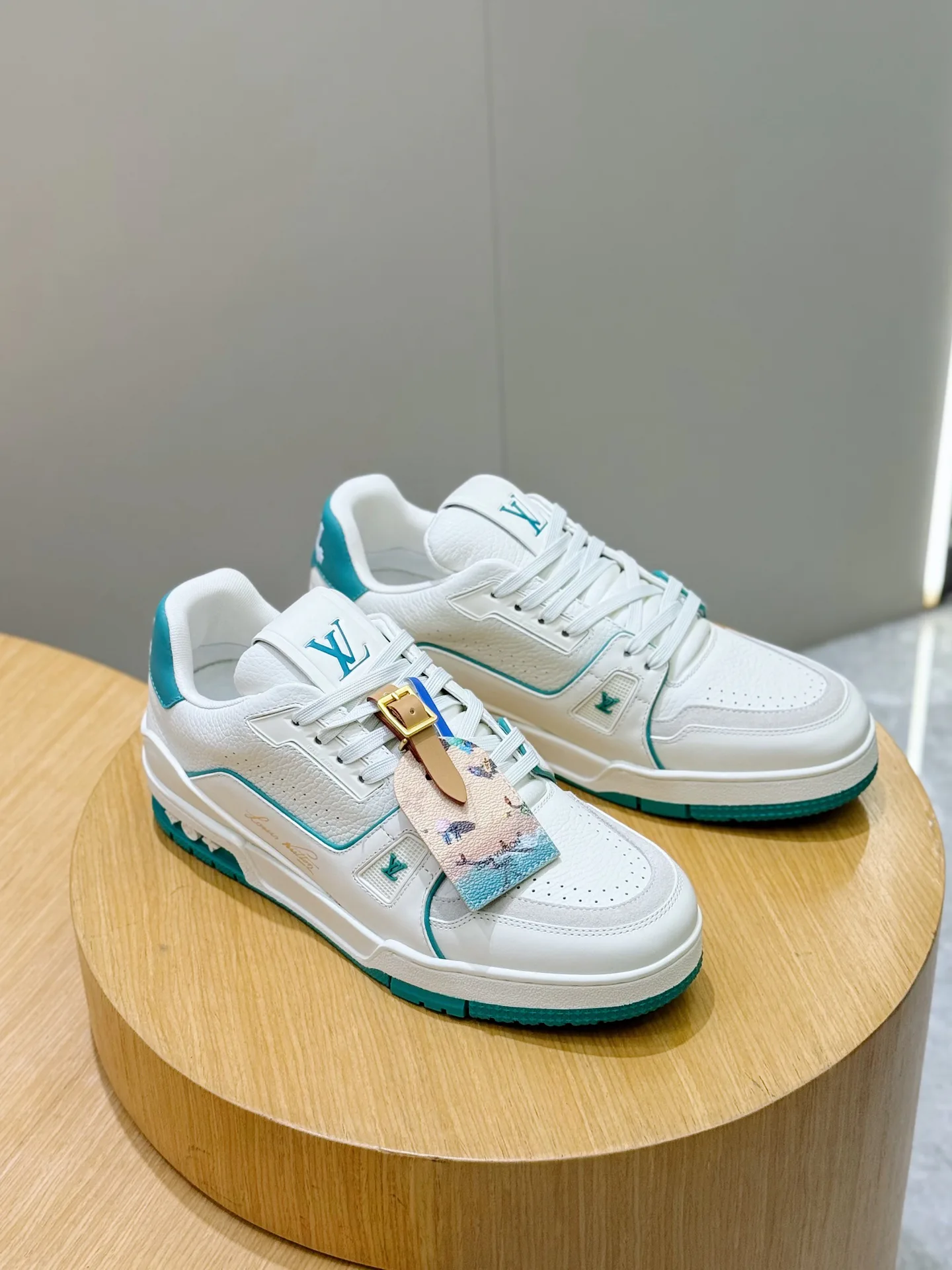 Men's Sneakers LOUIS VUITTON 18400373