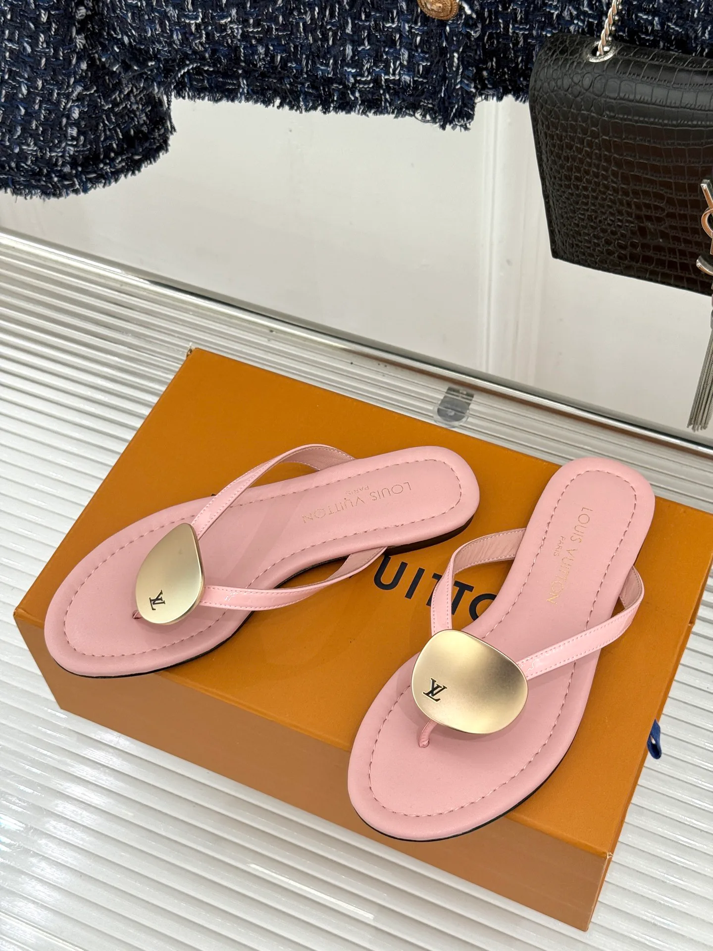 Women's Flip-Flops LOUIS VUITTON 17596993