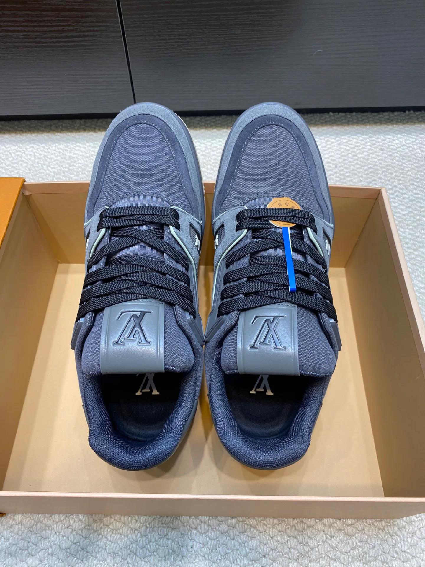 Women's Sneakers LOUIS VUITTON 17969024