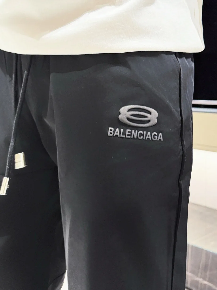 Men's Trousers BALENCIAGA 18499733
