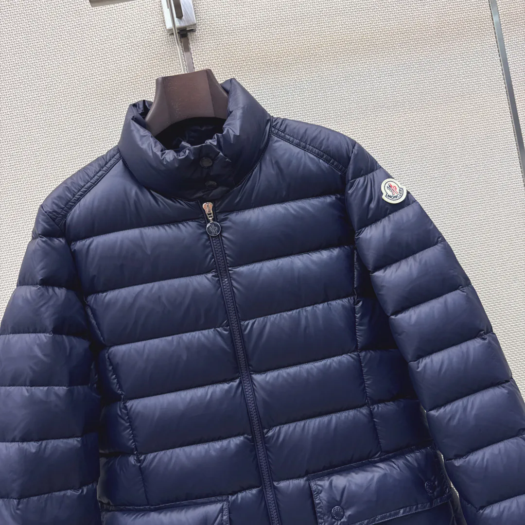 Women's Jackets And Down Jackets MONCLER 18450479
