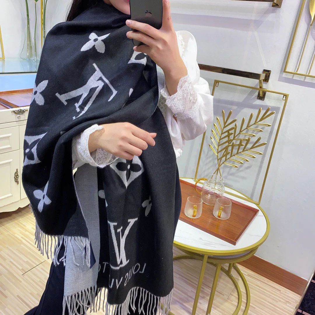 Scarves LOUIS VUITTON 18105680