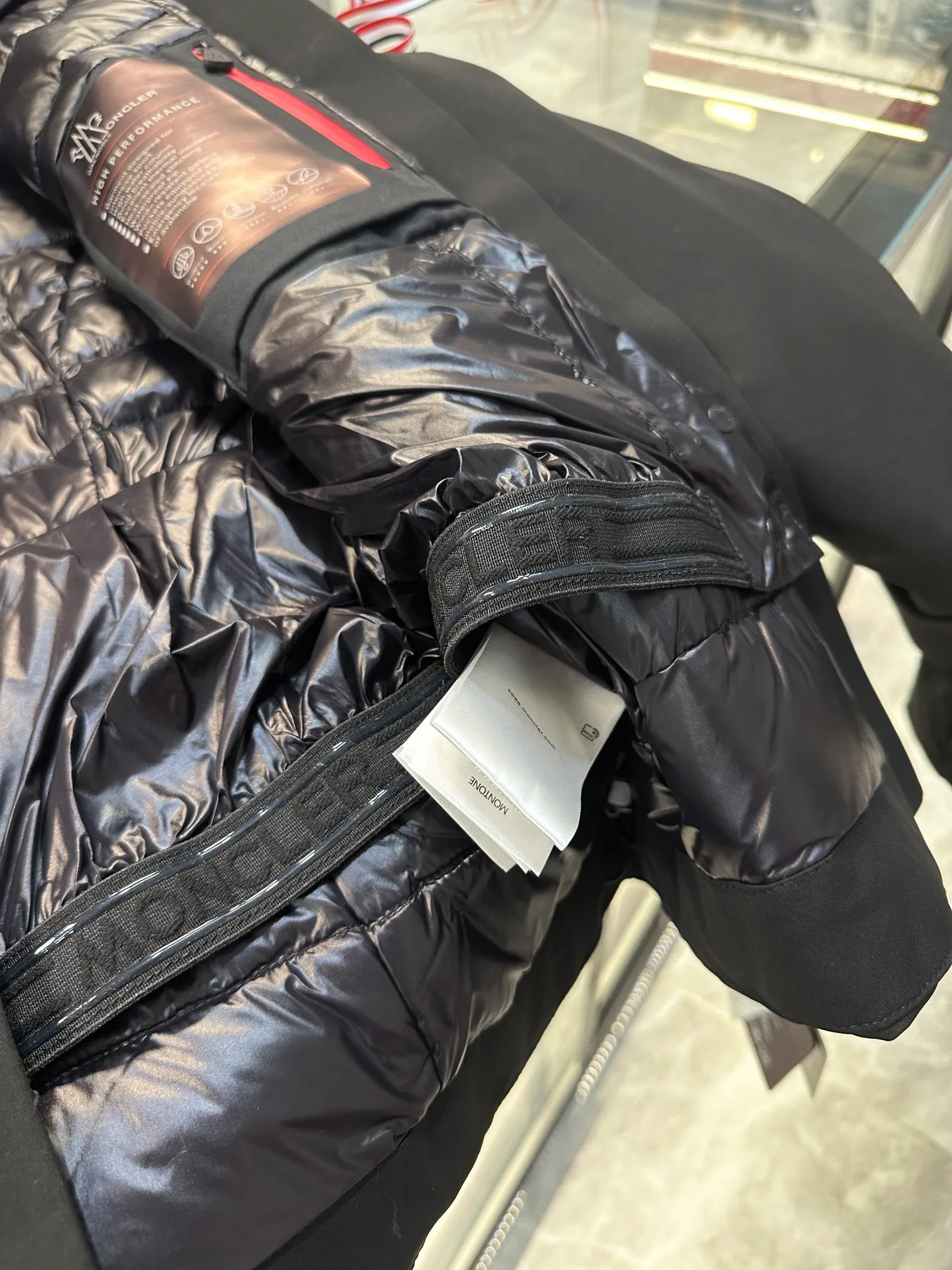 Women's Jackets And Down Jackets MONCLER 18133804