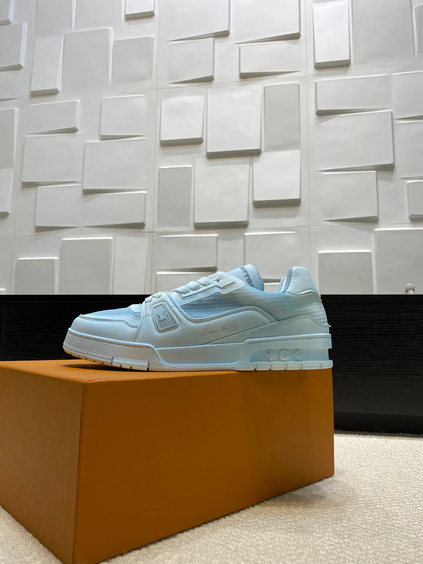 Women's Sneakers LOUIS VUITTON 17969015