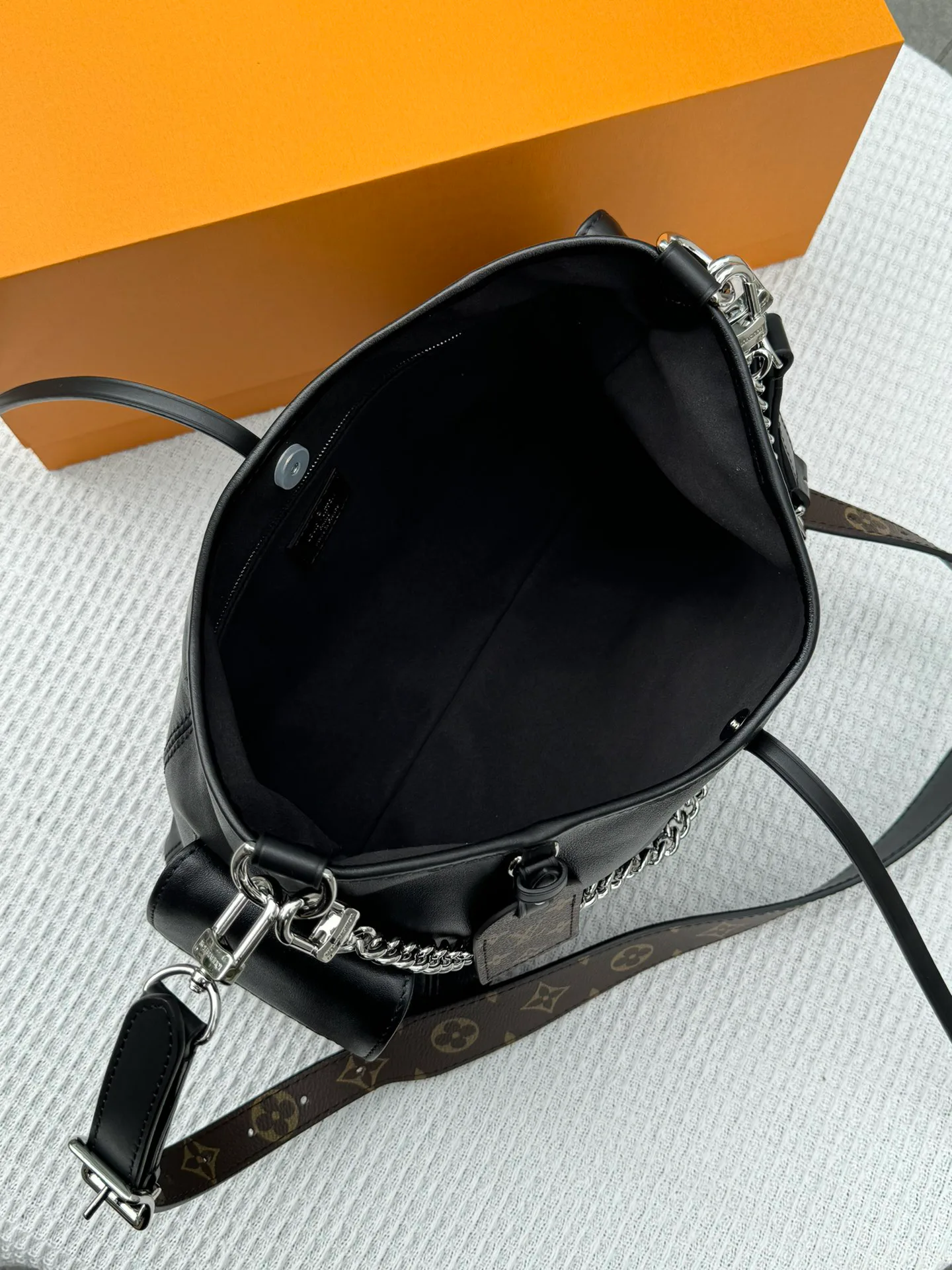 Women's Classic Handbags LOUIS VUITTON 18376382