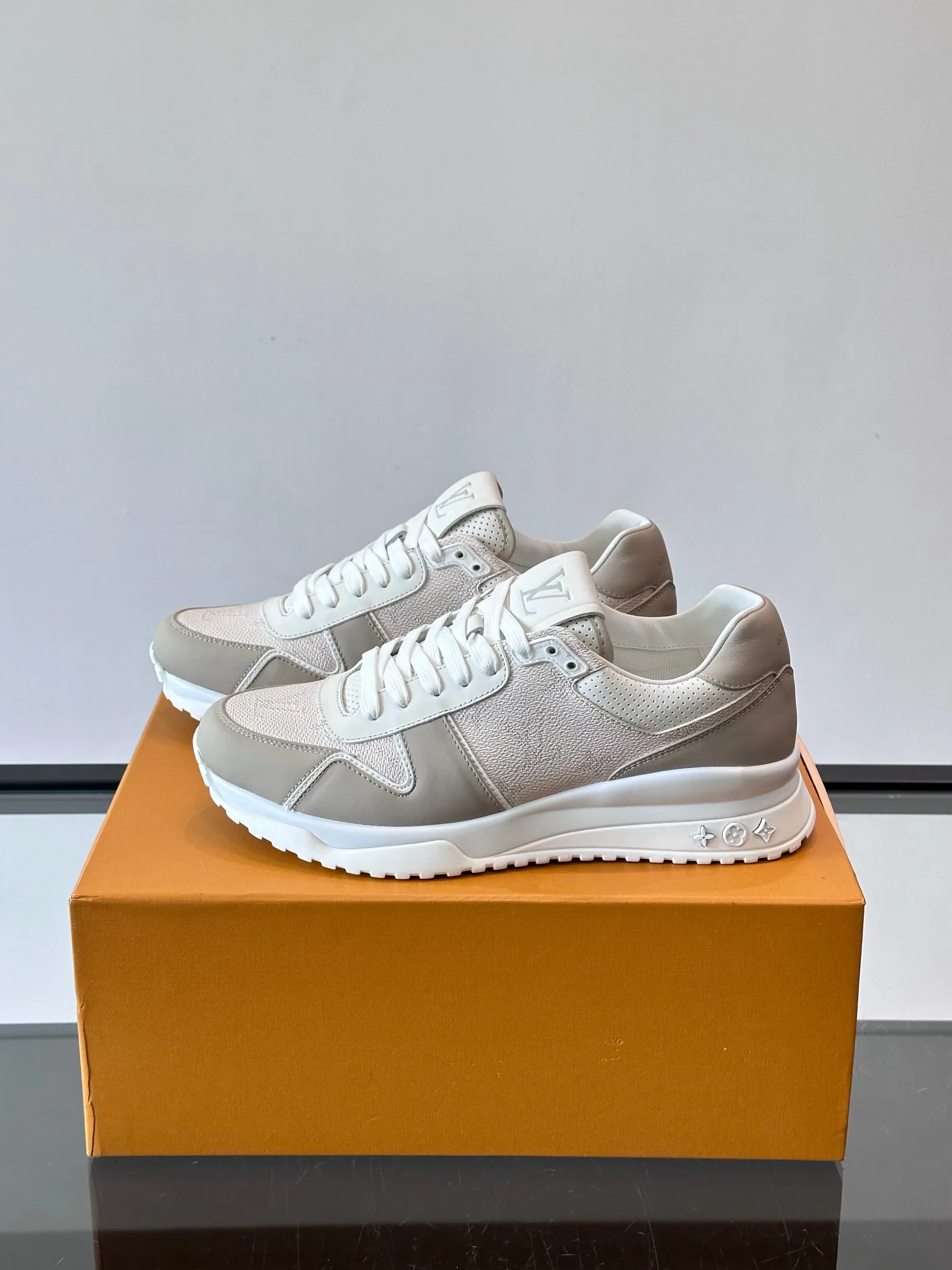 Men's Sneakers LOUIS VUITTON 17689405