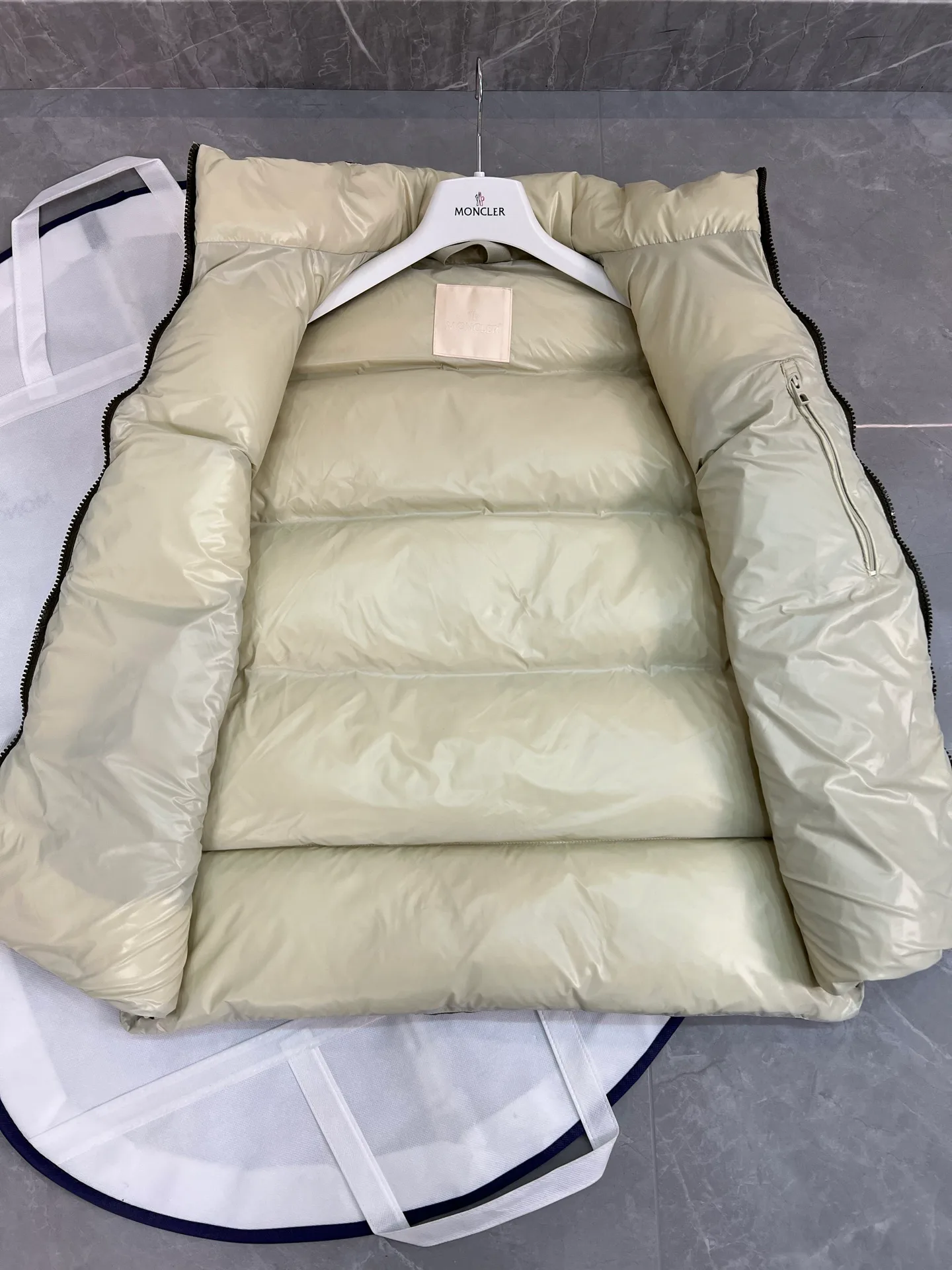 Жилеты Мужские Moncler 18599855