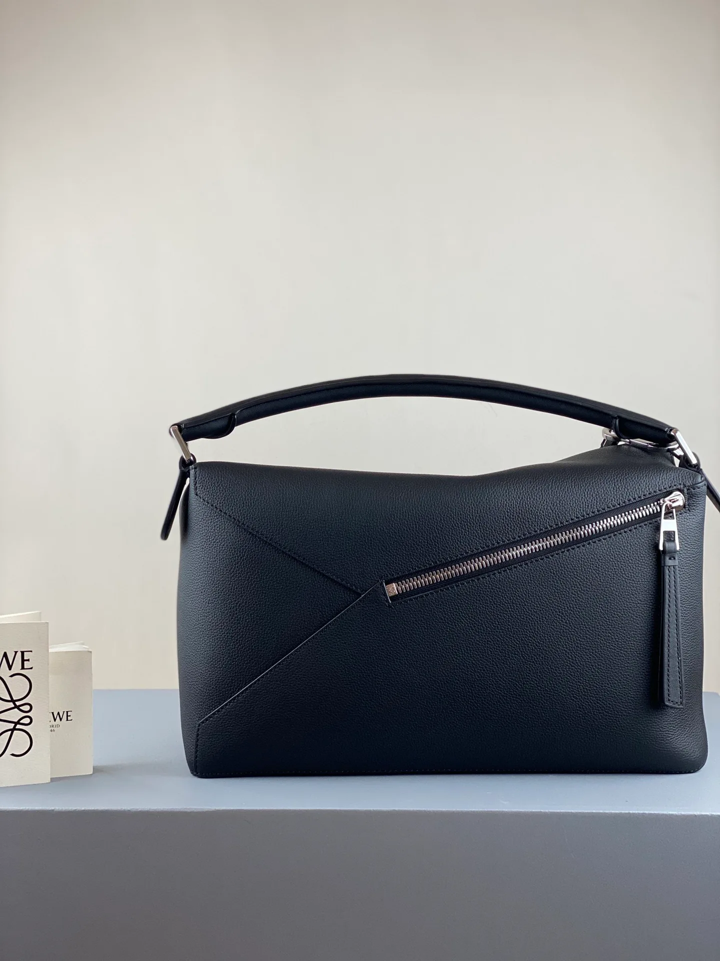 Women's Classic Handbags LOEWE 18177572