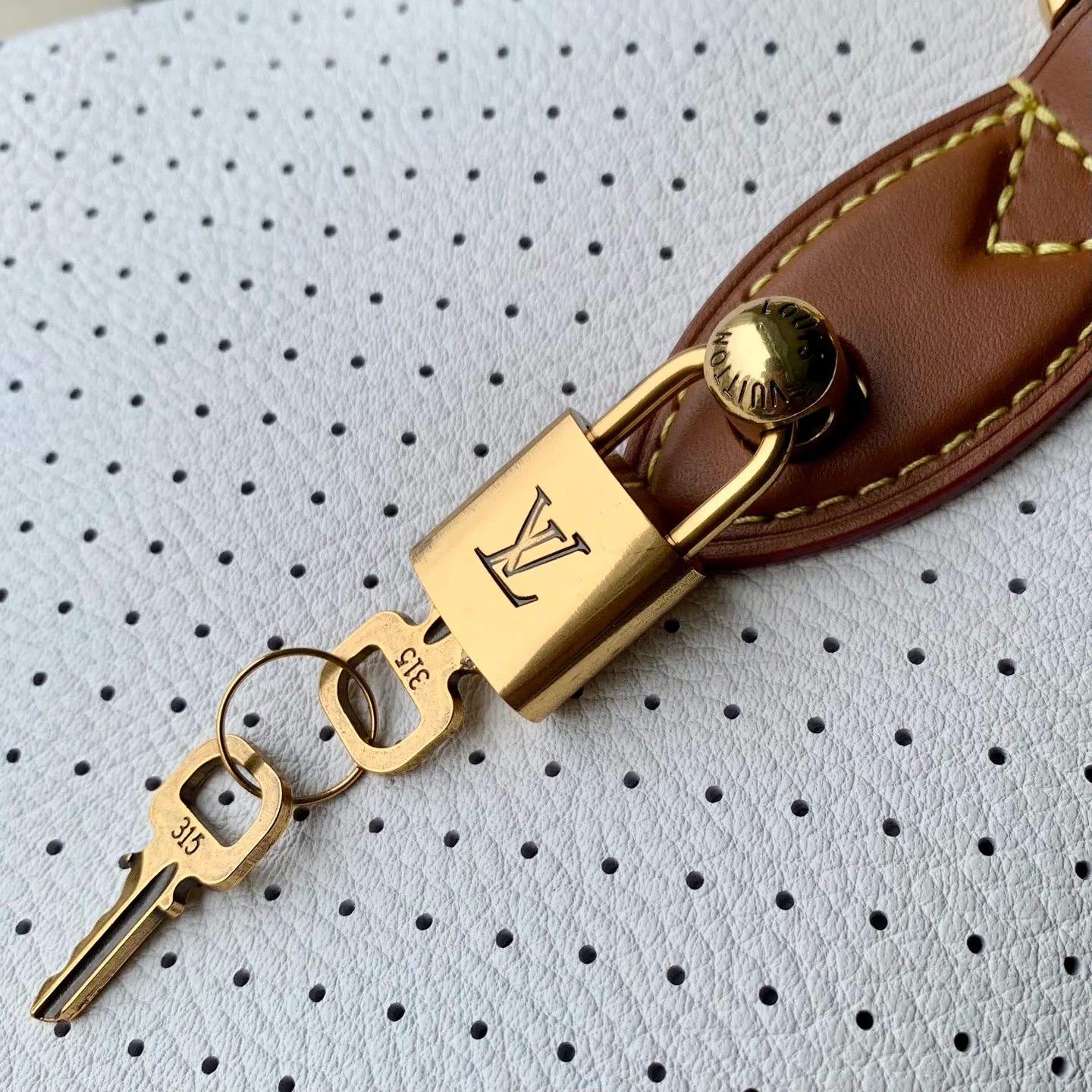 Women's Classic Handbags LOUIS VUITTON 18147438
