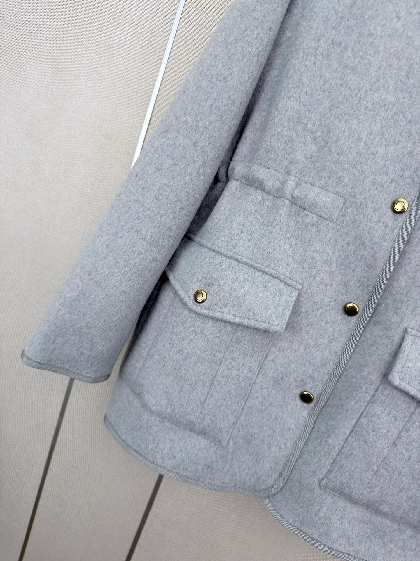 Women's Jackets And Down Jackets MONCLER 18408002