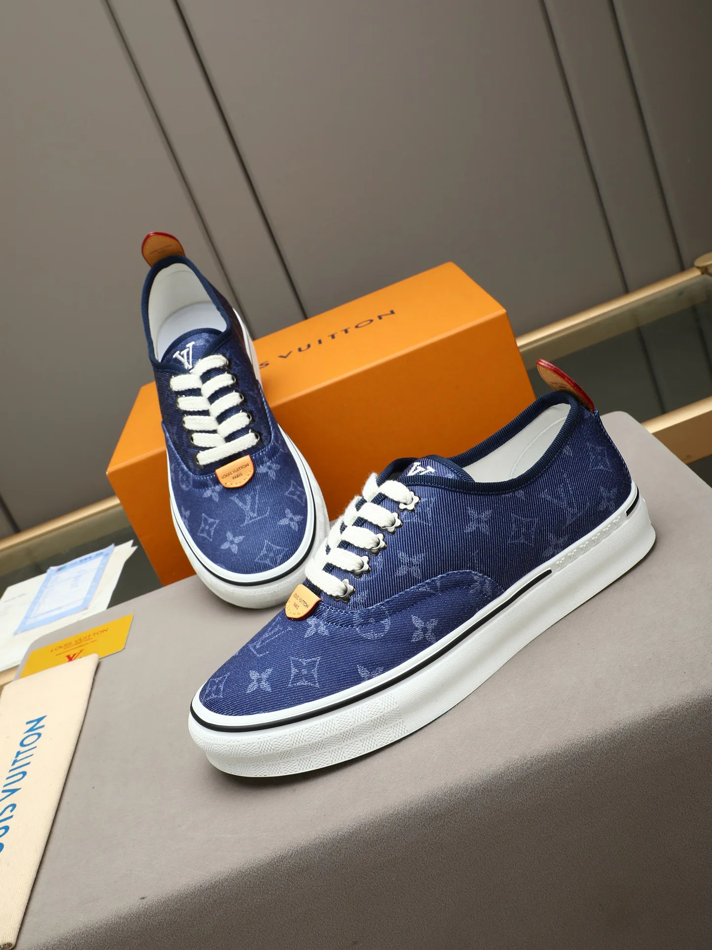 Men's Sneakers LOUIS VUITTON 17947256