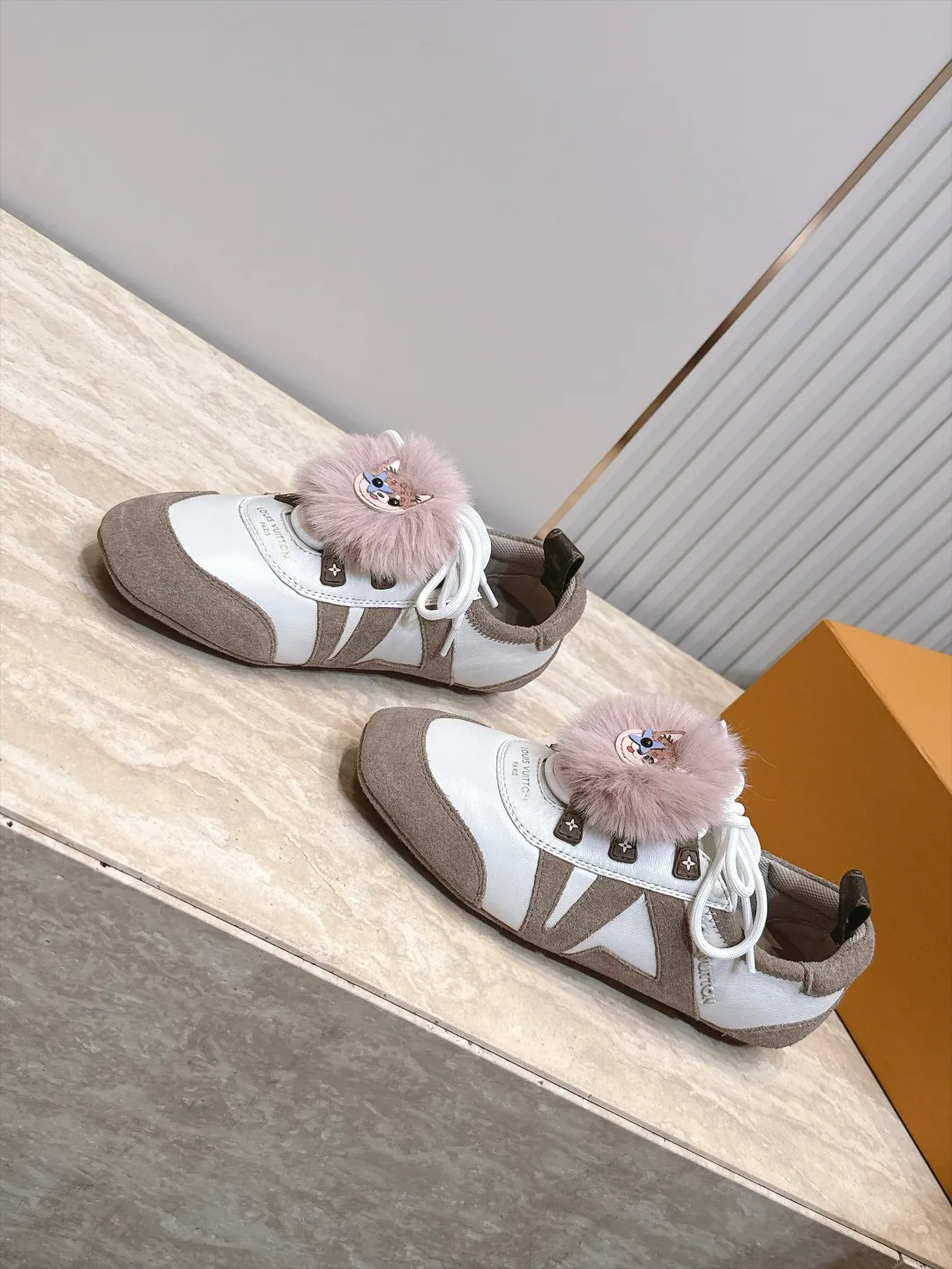 Women's Sneakers LOUIS VUITTON 17946977