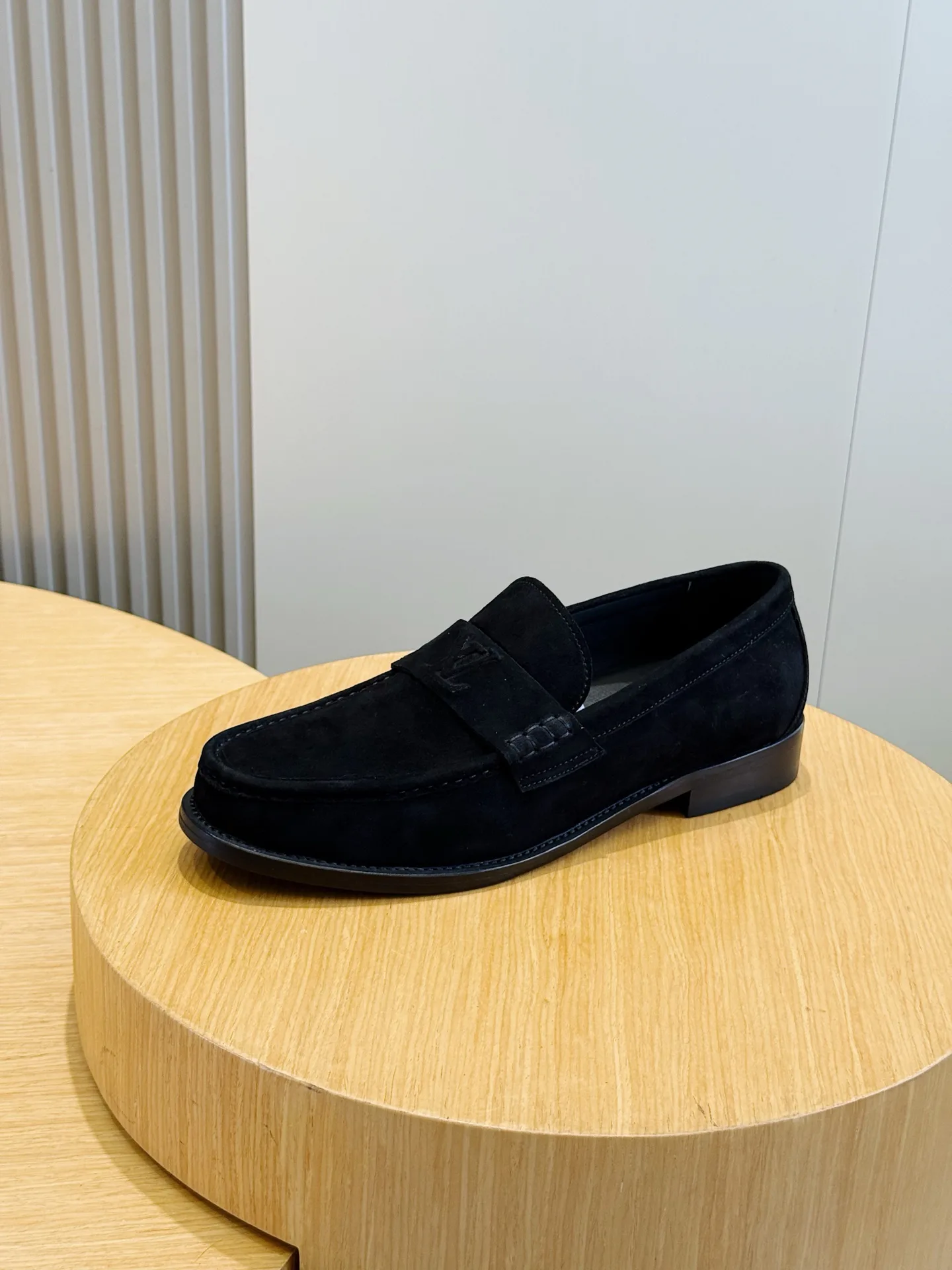 Men's Loafers And Dress Shoes LOUIS VUITTON 18247429