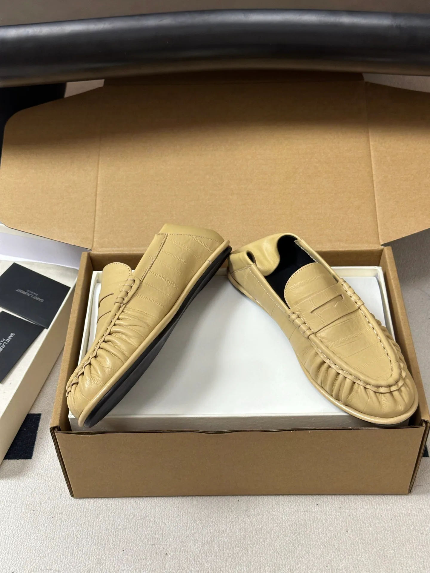 Women's Loafers And Moccasins SAINT LAURENT 18049120