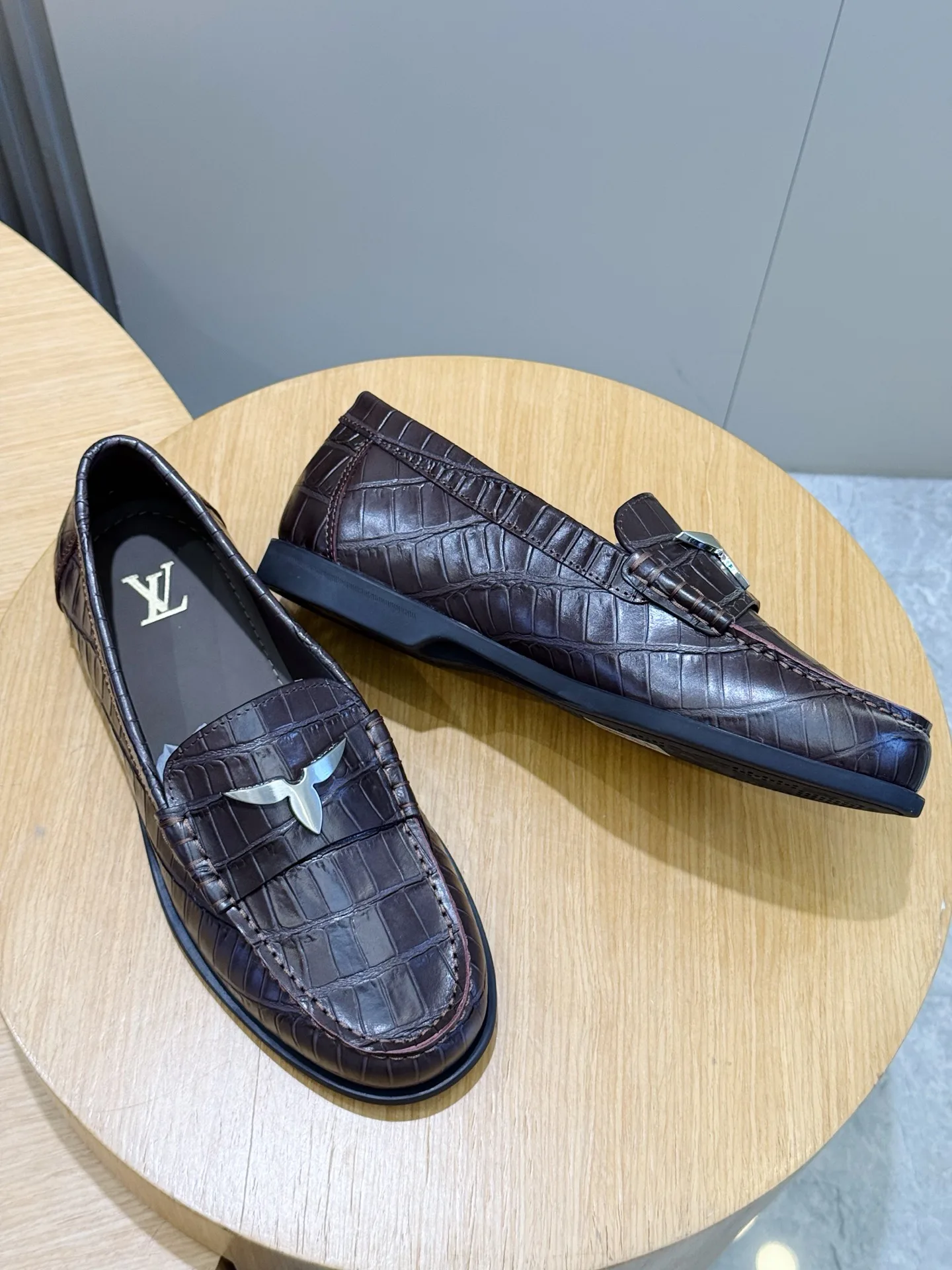 Men's Loafers And Dress Shoes LOUIS VUITTON 18277846