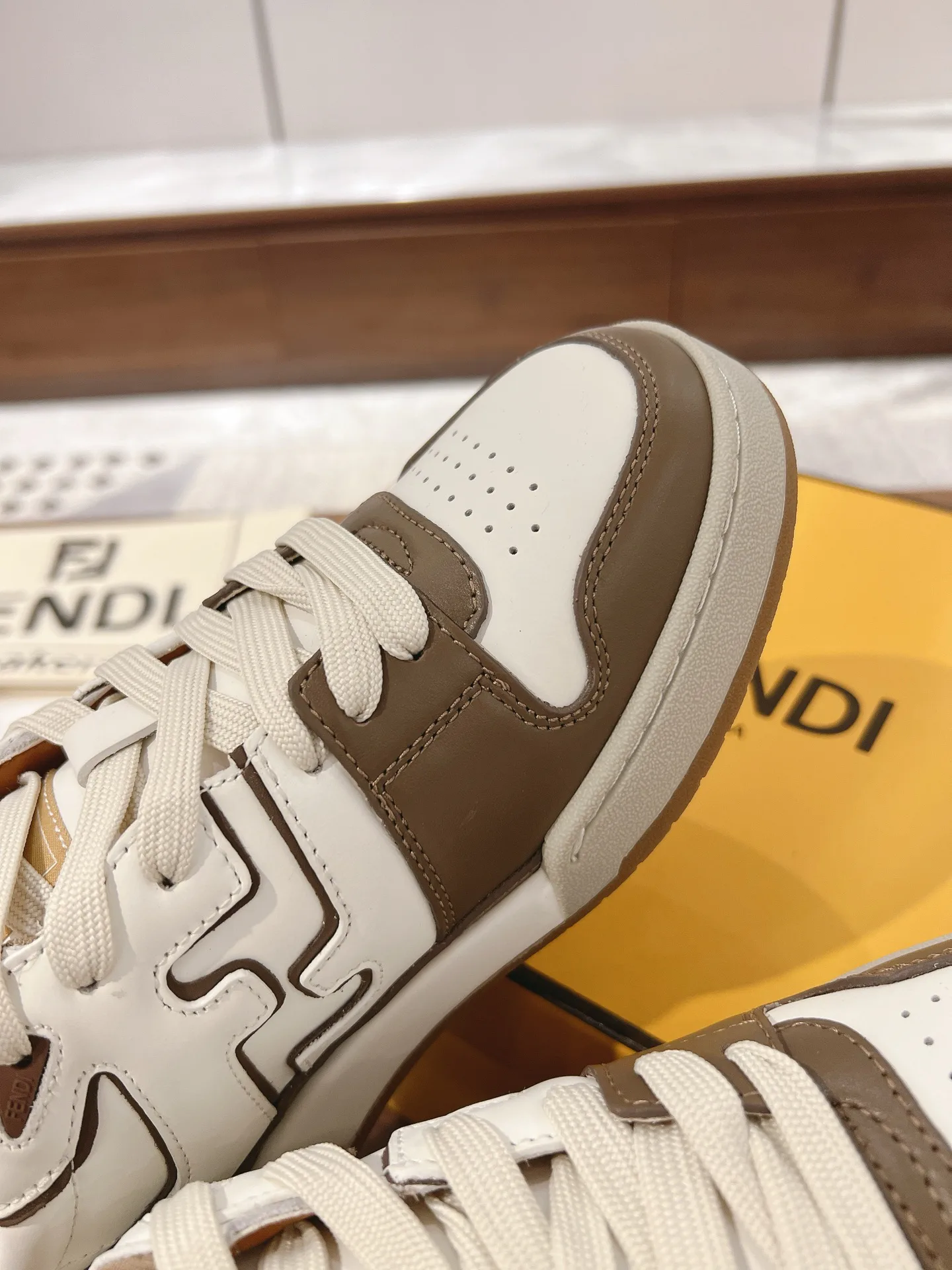 Women's Sneakers FENDI 18219544