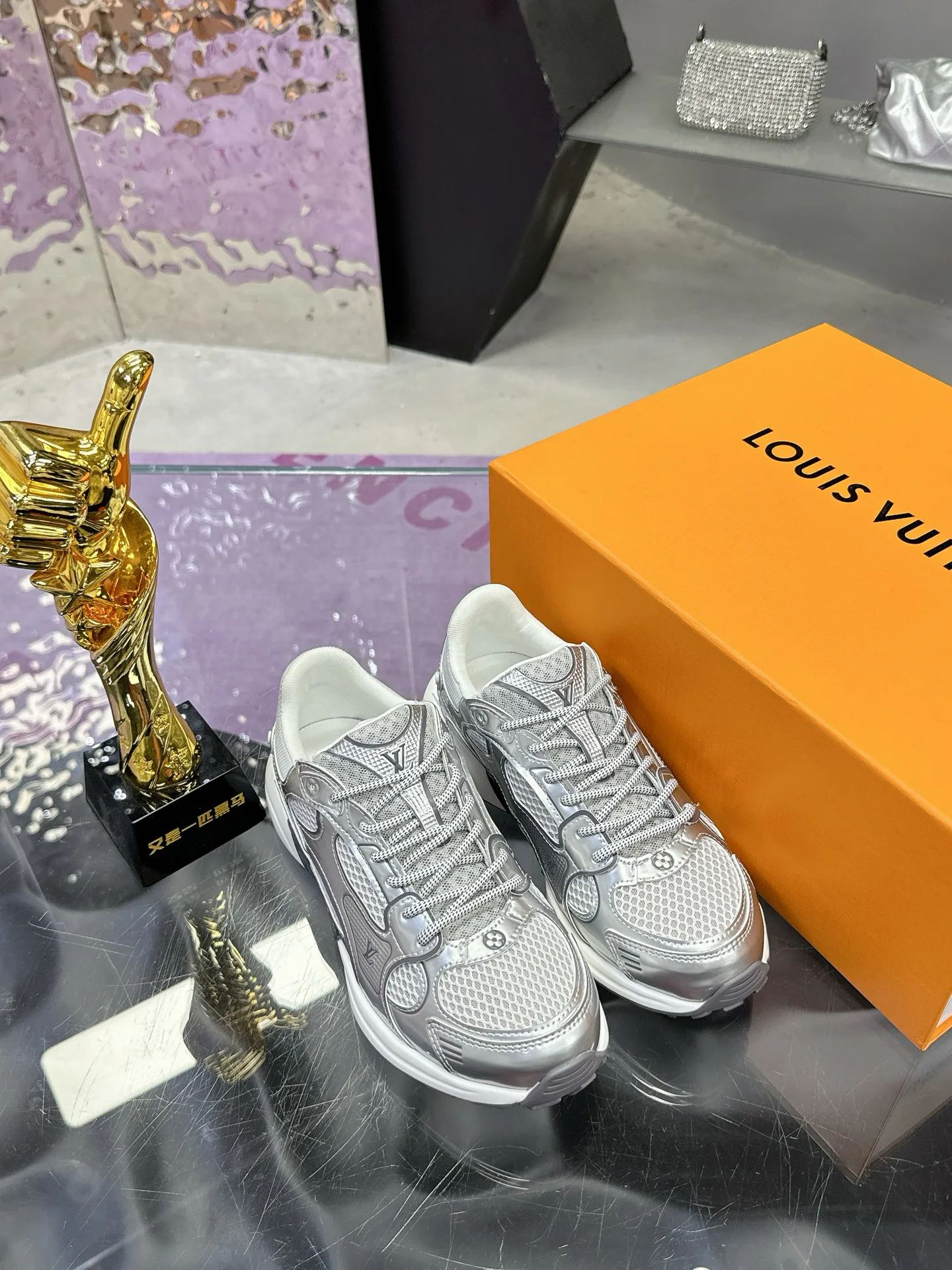 Women's Sneakers LOUIS VUITTON 17530430