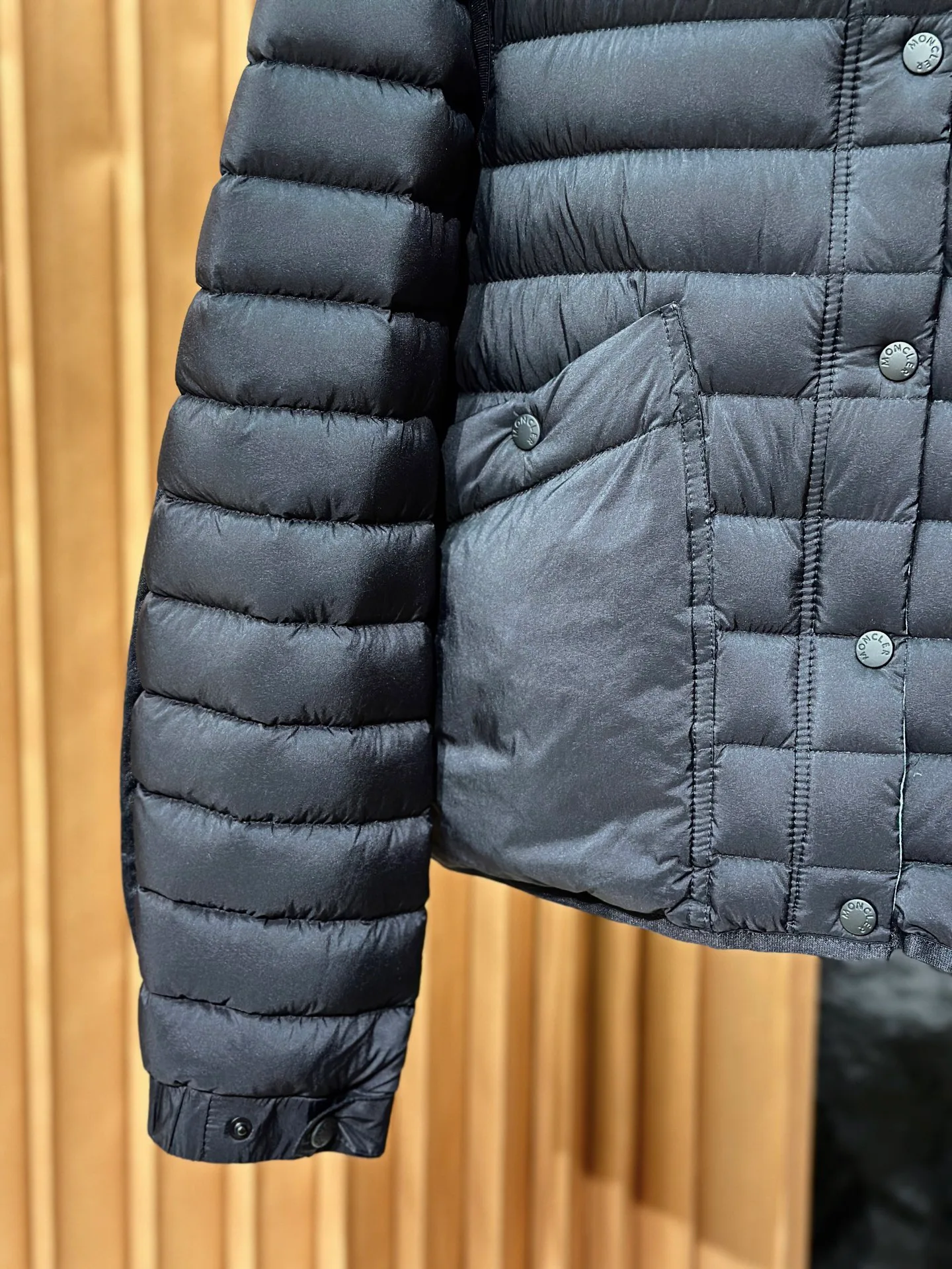 Women's Jackets And Down Jackets MONCLER 17899294