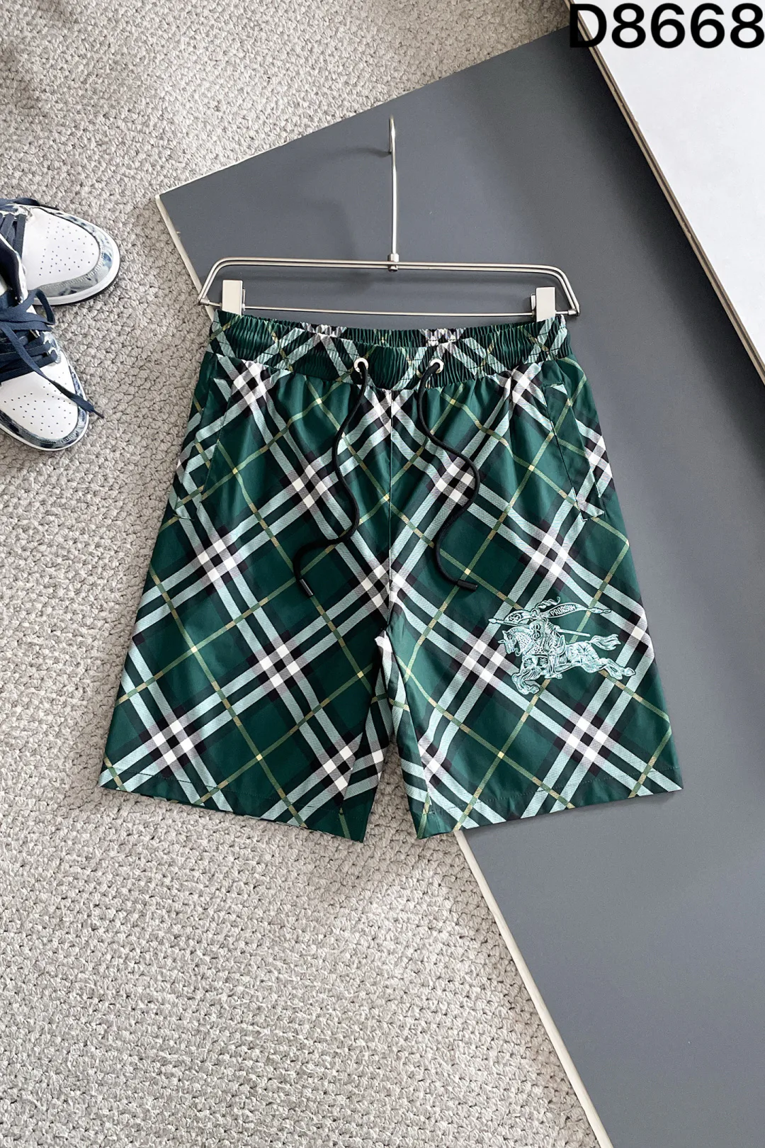 Men's Shorts BURBERRY 18000500
