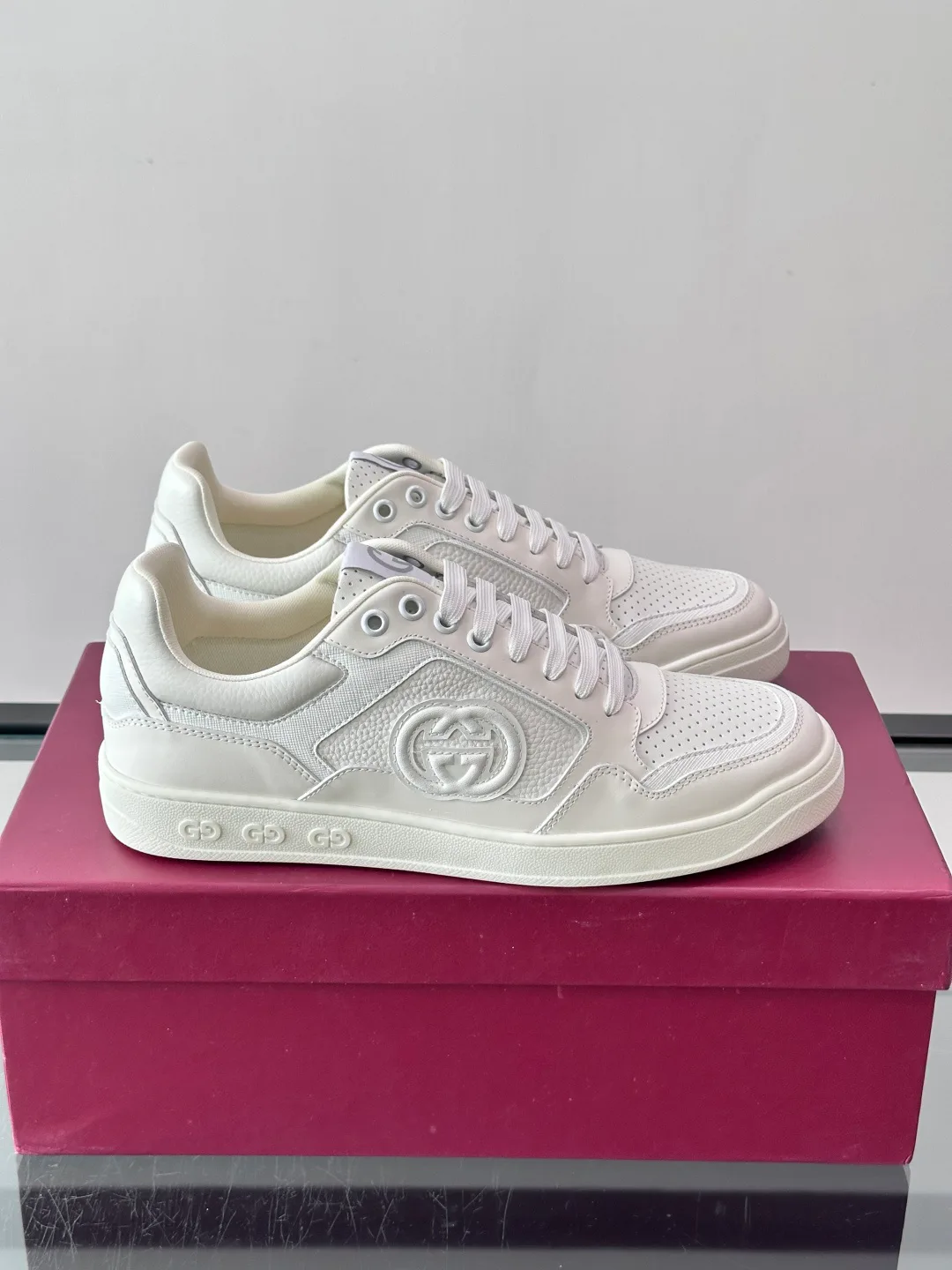 Women's Sneakers GUCCI 18102704