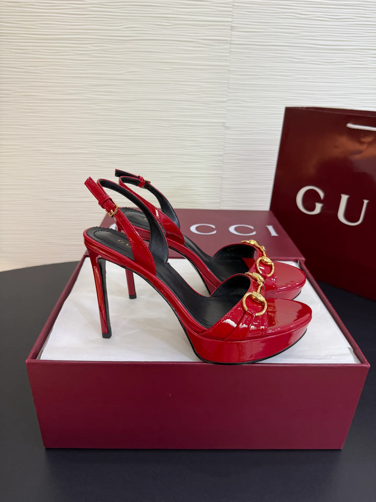 Women's Open-Toe Sandals GUCCI 18071178