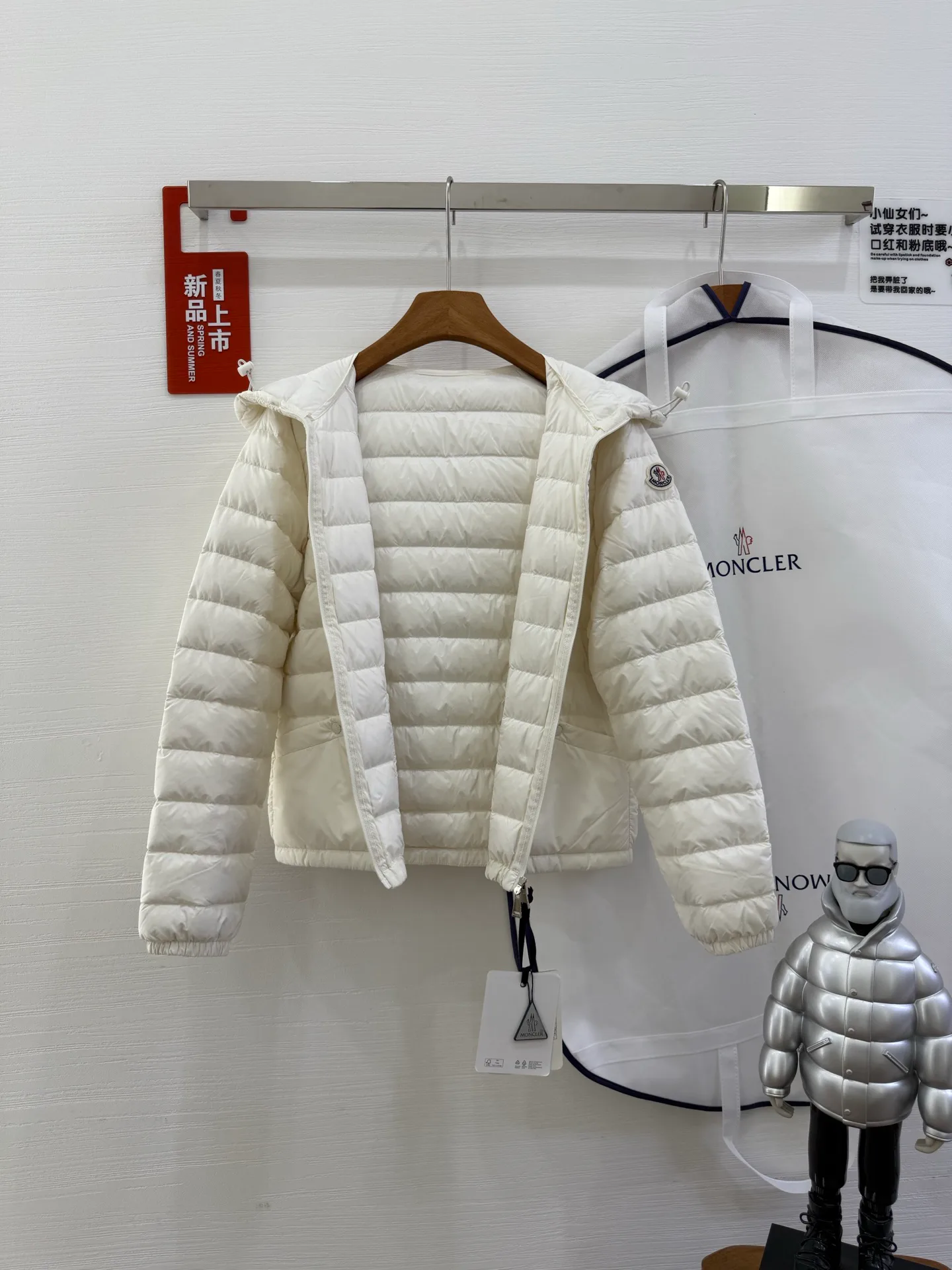 Women's Jackets And Down Jackets MONCLER 18043436