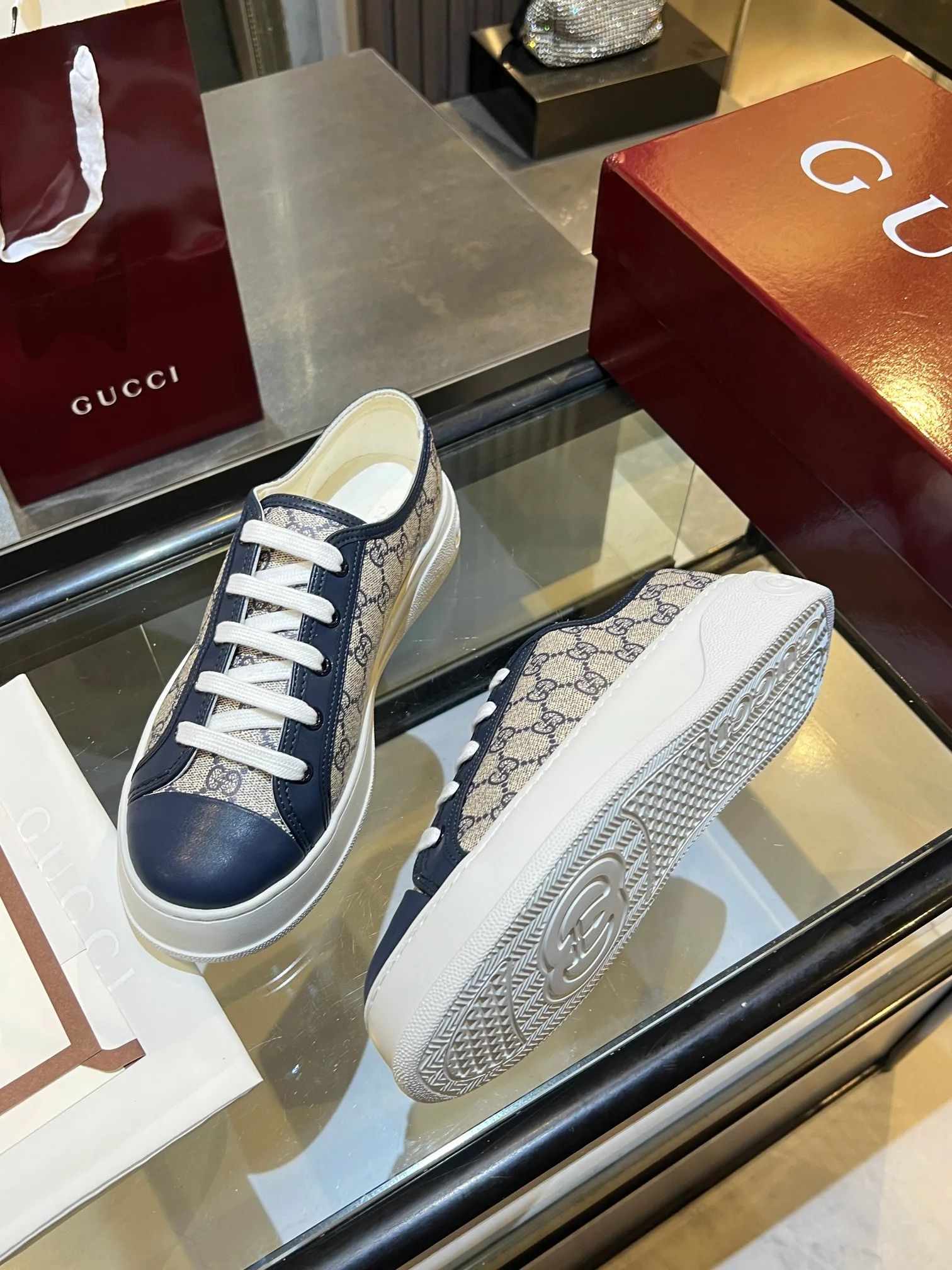 Women's Sneakers GUCCI 18465034