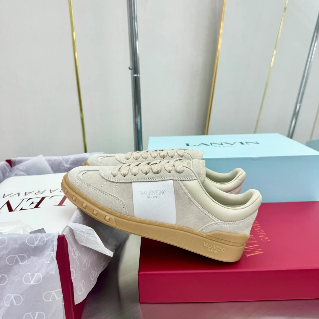Women's Sneakers VALENTINO 17955034