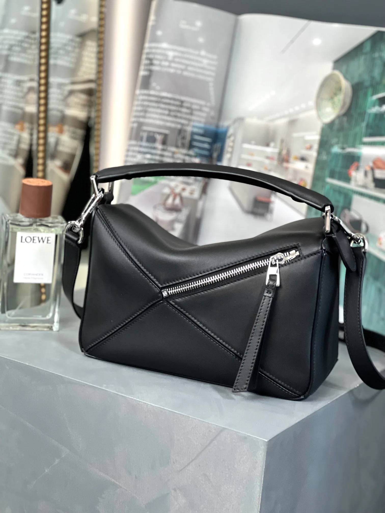Women's Classic Handbags LOEWE 18019411