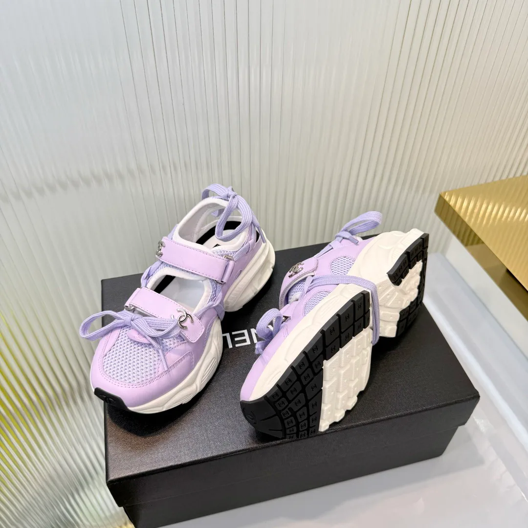 Women's Sneakers CHANEL 18366971