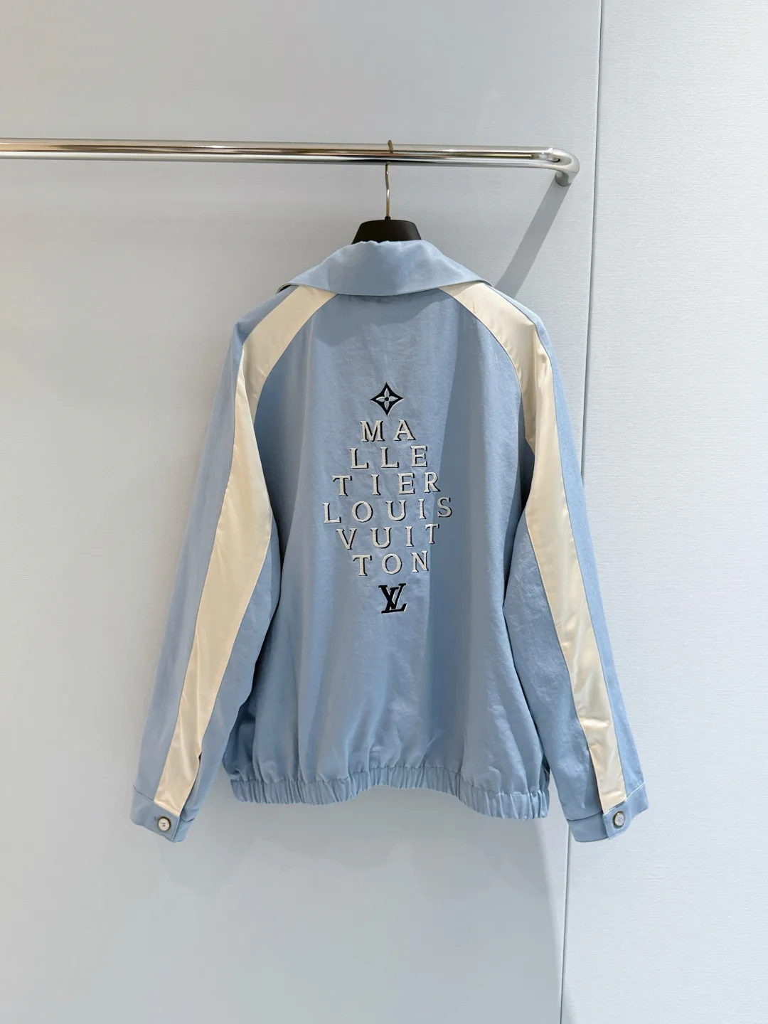 Women's Jackets And Down Jackets LOUIS VUITTON 17218081