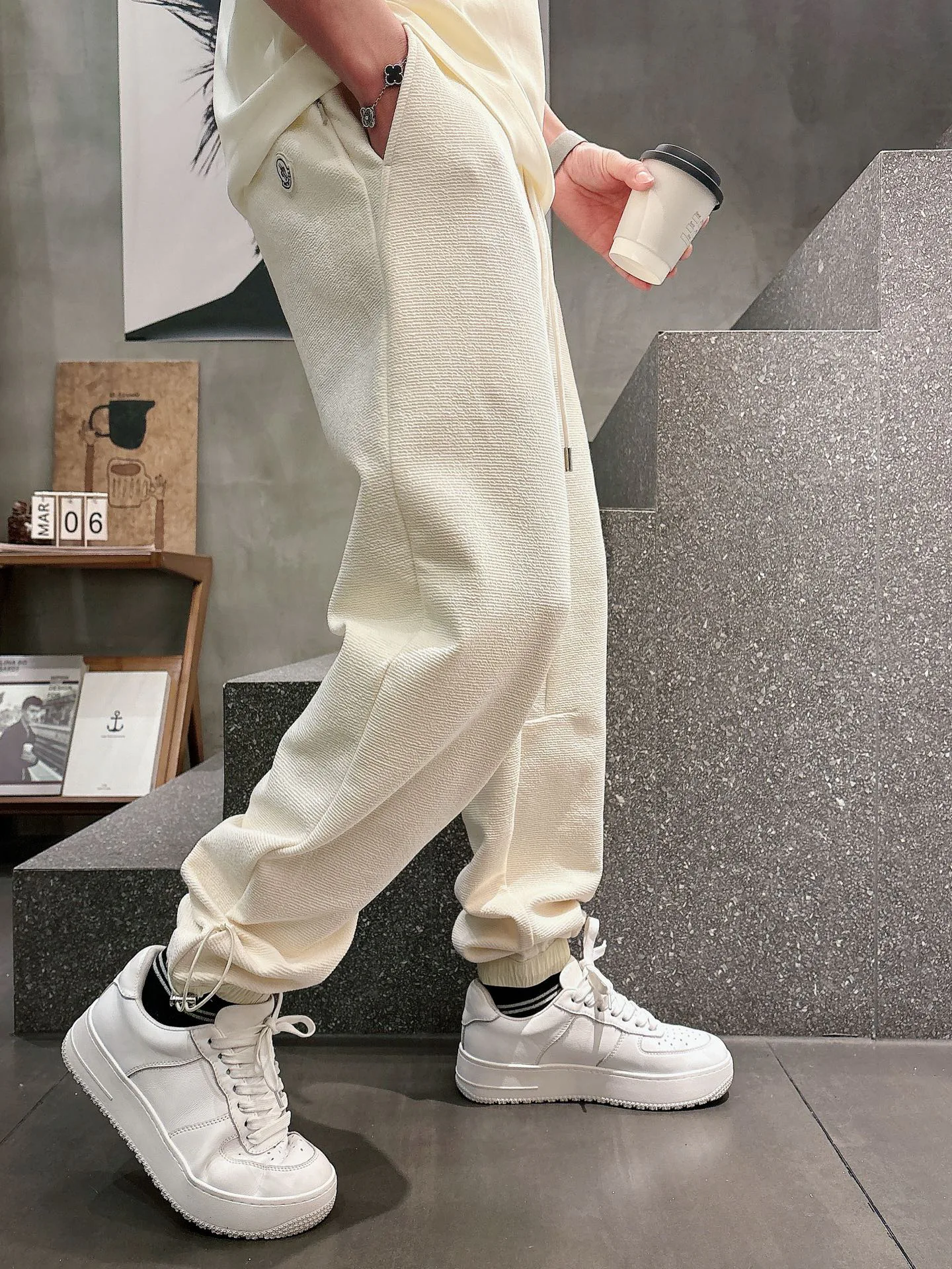 Брюки Мужские Moncler 18596893