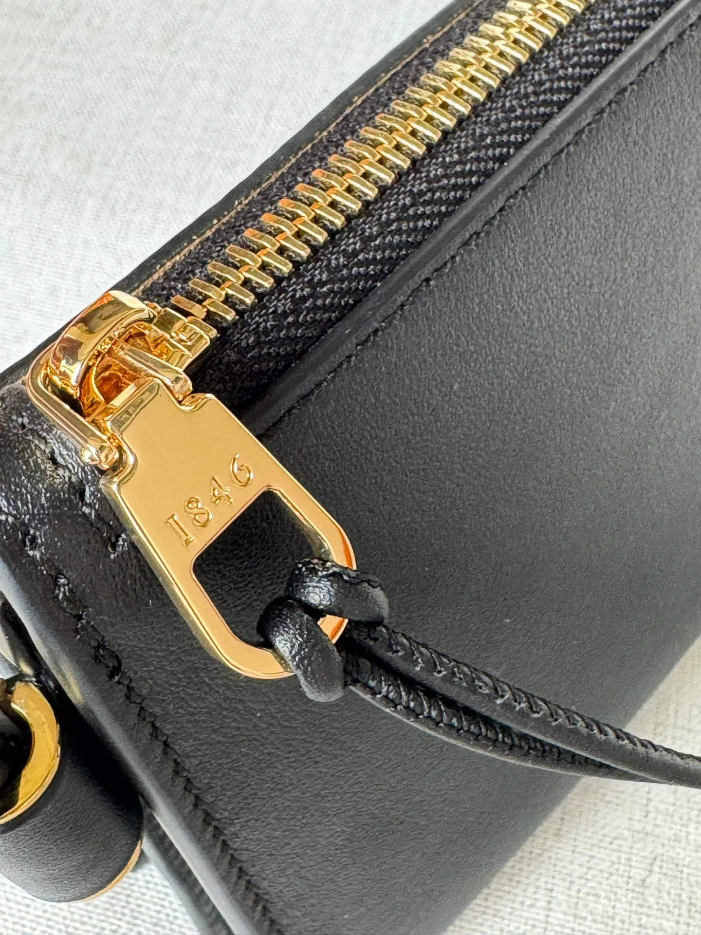 Women's Classic Handbags LOEWE 17551014