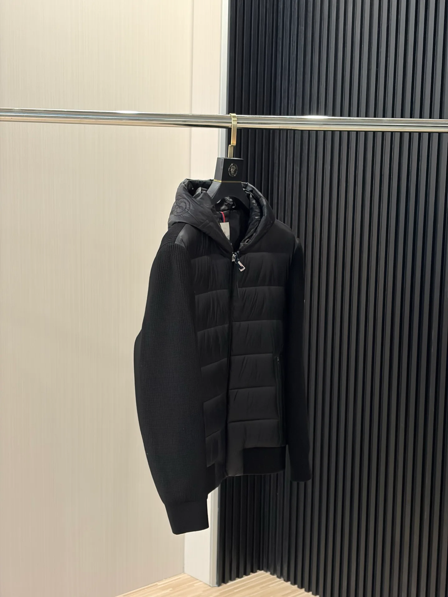Women's Jackets And Down Jackets MONCLER 18391739