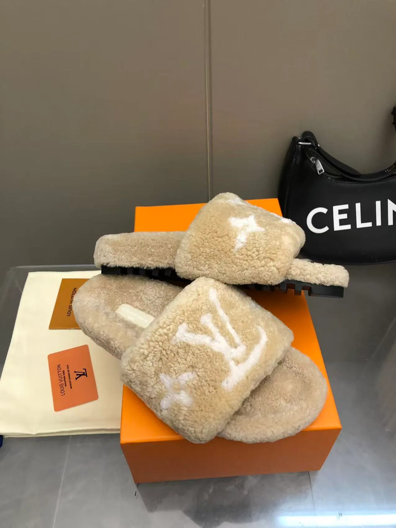 Women's Slippers LOUIS VUITTON 18034643