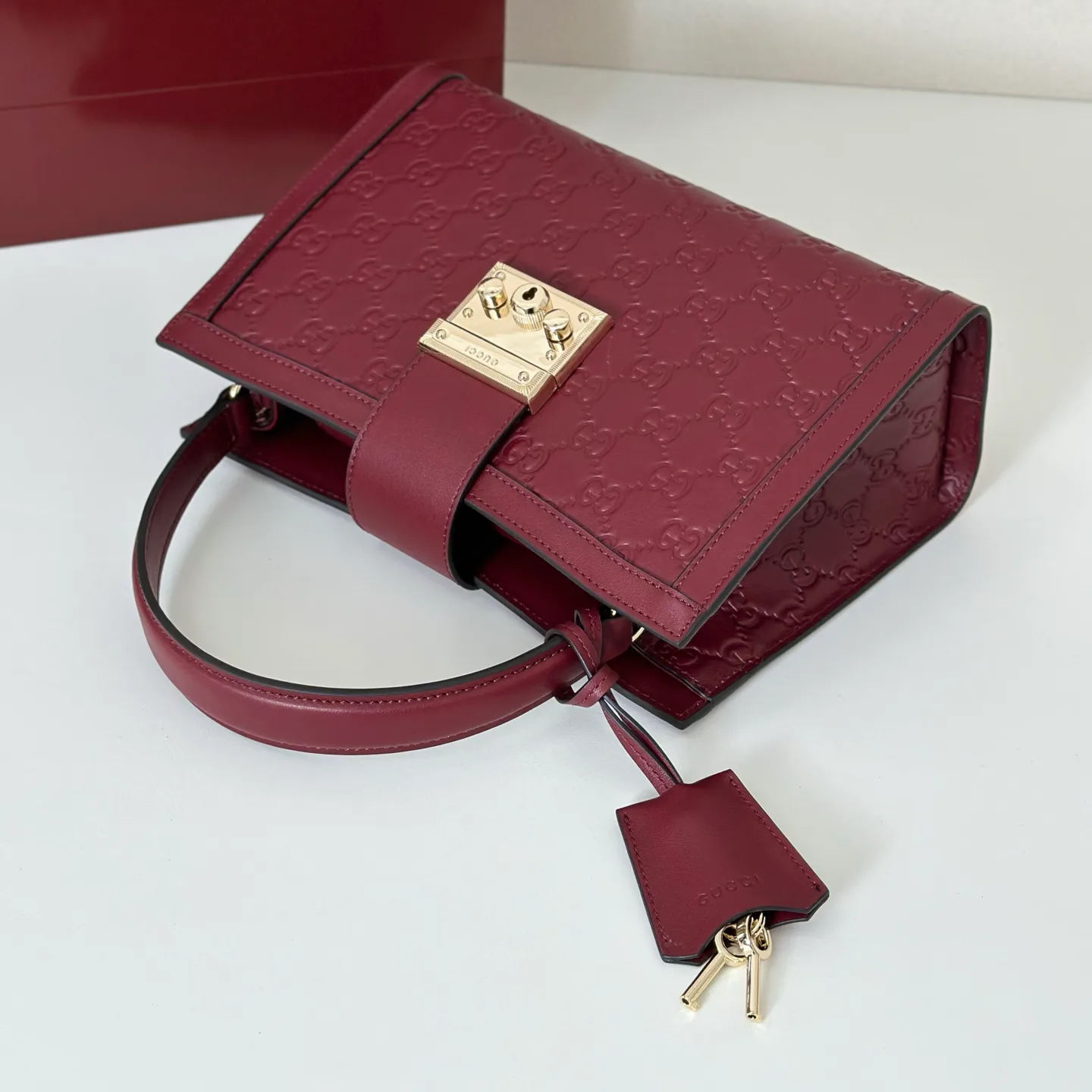 Women's Classic Handbags GUCCI 18310131