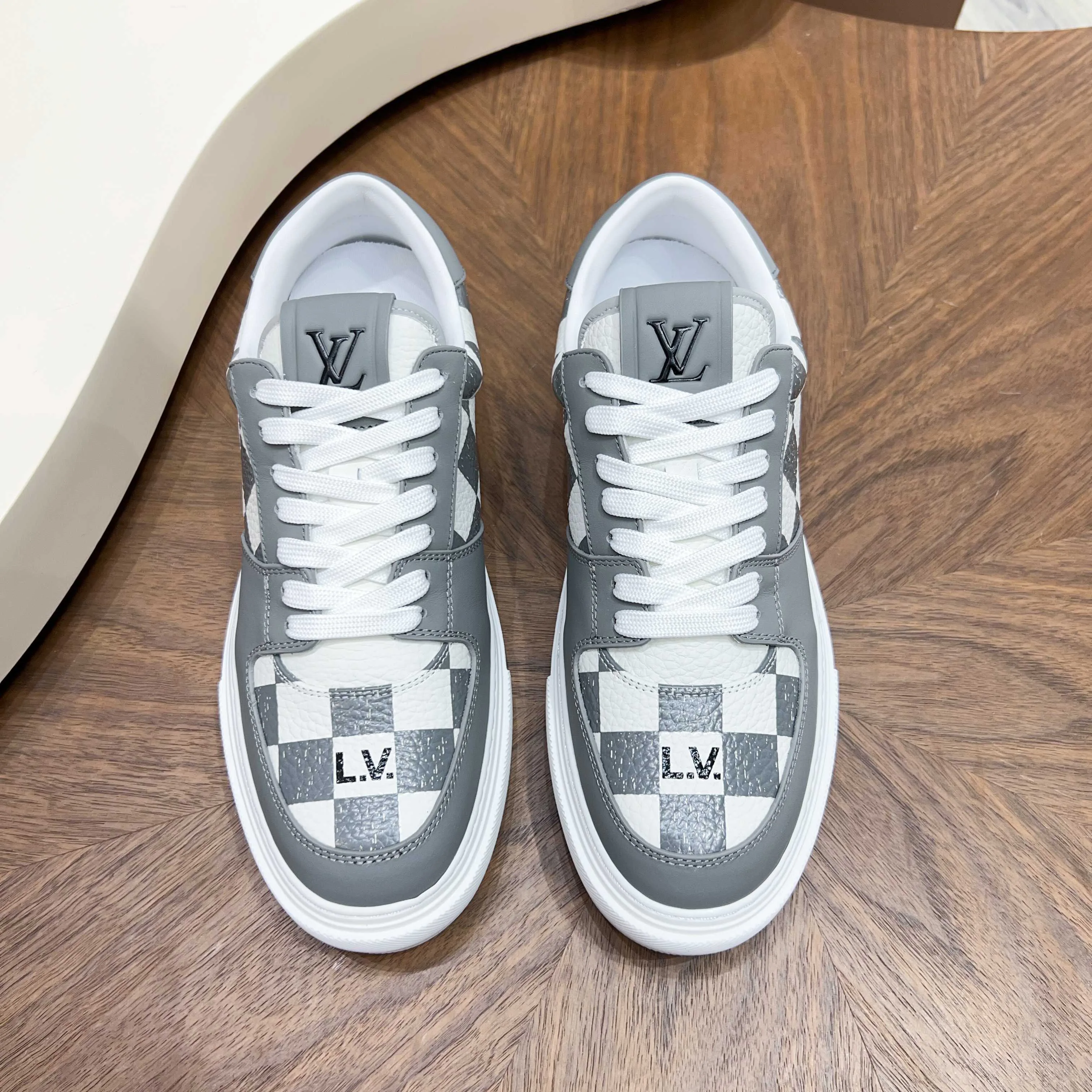 Men's Sneakers LOUIS VUITTON 18117104