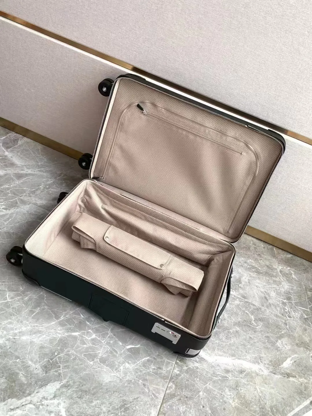Suitcases HERMES 17852226