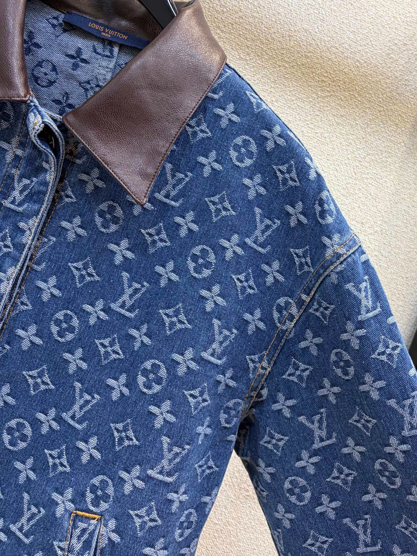 Women's Jackets And Down Jackets LOUIS VUITTON 18506574