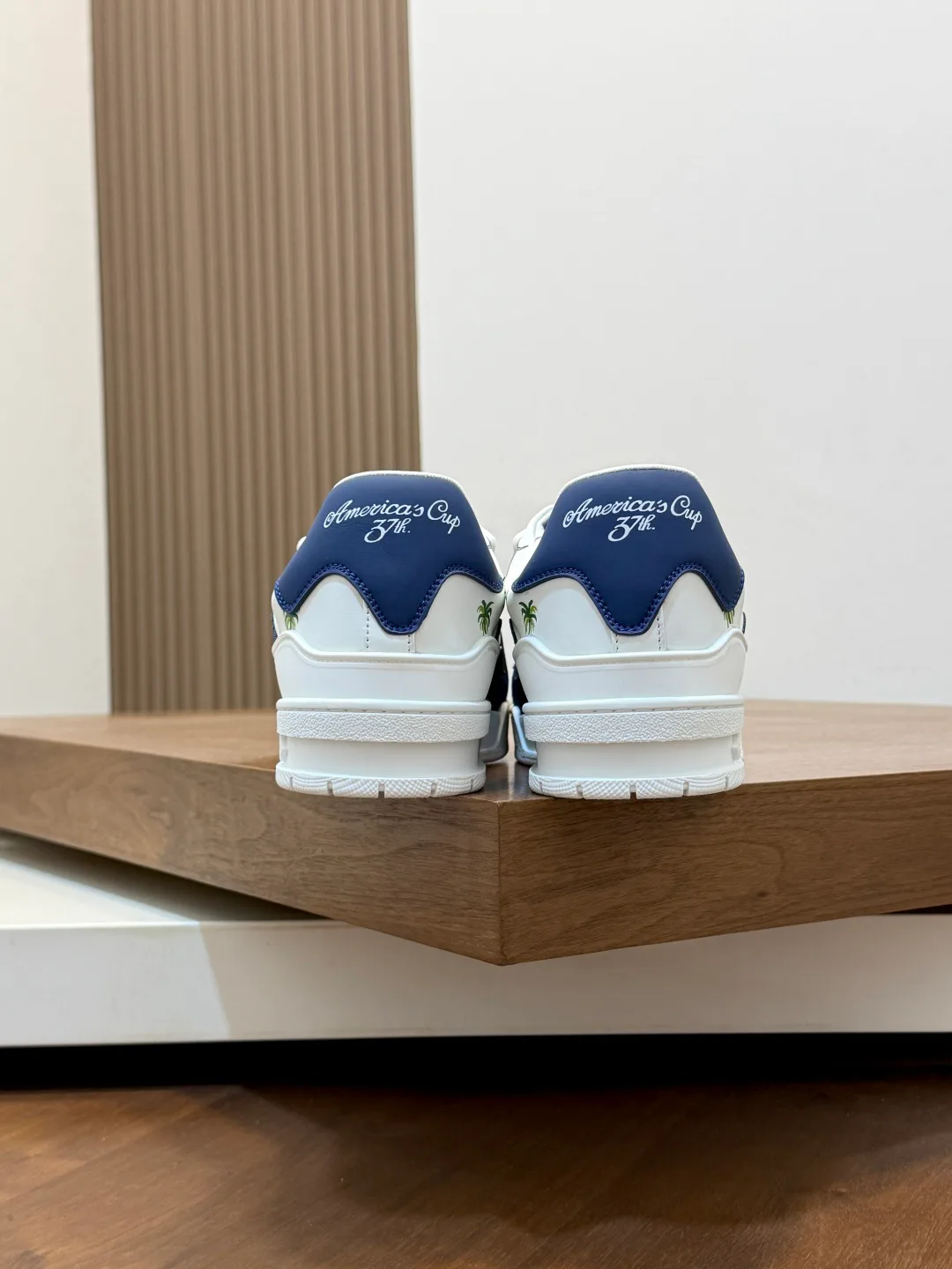Men's Sneakers LOUIS VUITTON 18234376