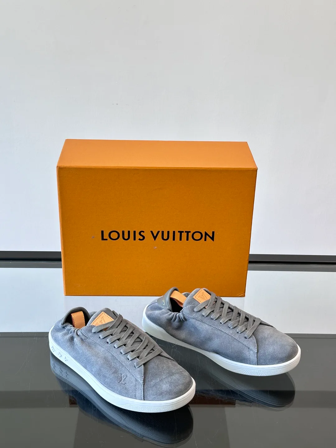 Men's Sneakers LOUIS VUITTON 18263694