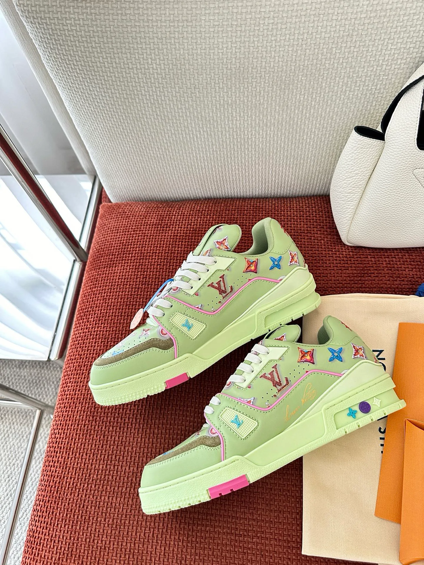 Women's Sneakers LOUIS VUITTON 17449358