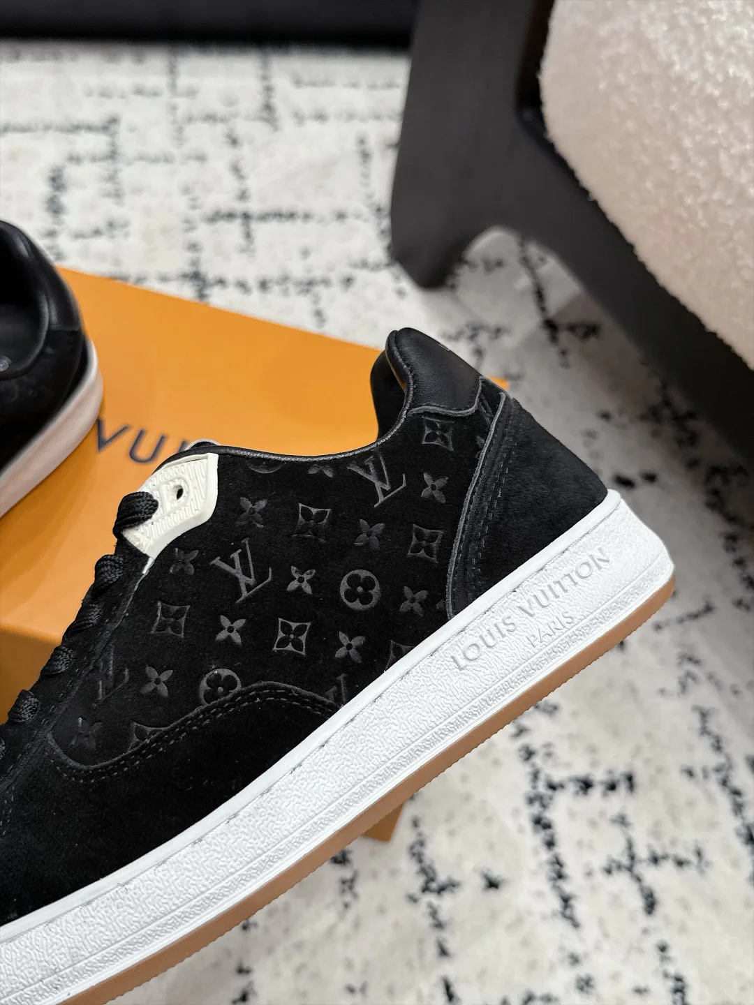 Women's Sneakers LOUIS VUITTON 18505547