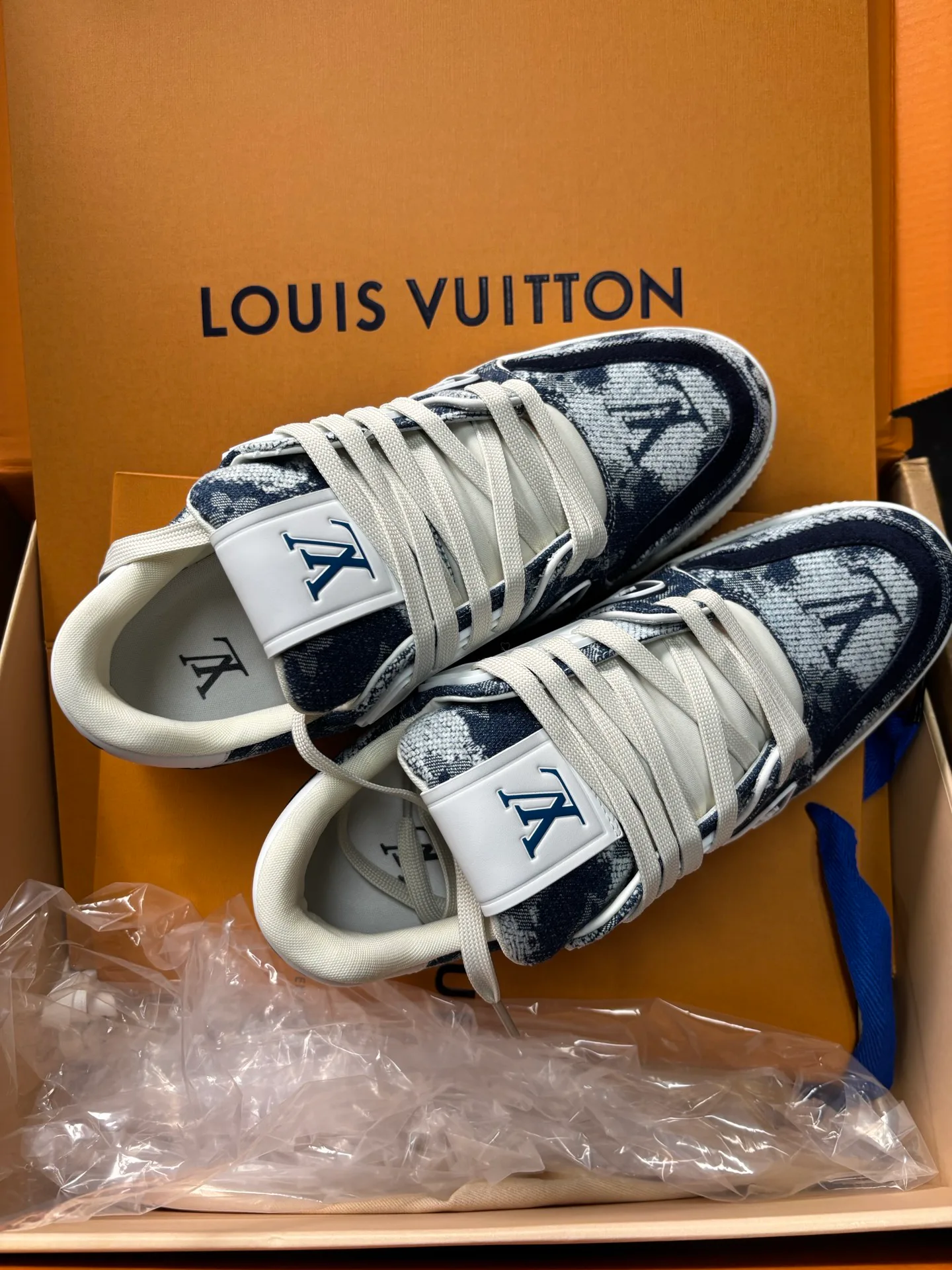 Men's Sneakers LOUIS VUITTON 18333621