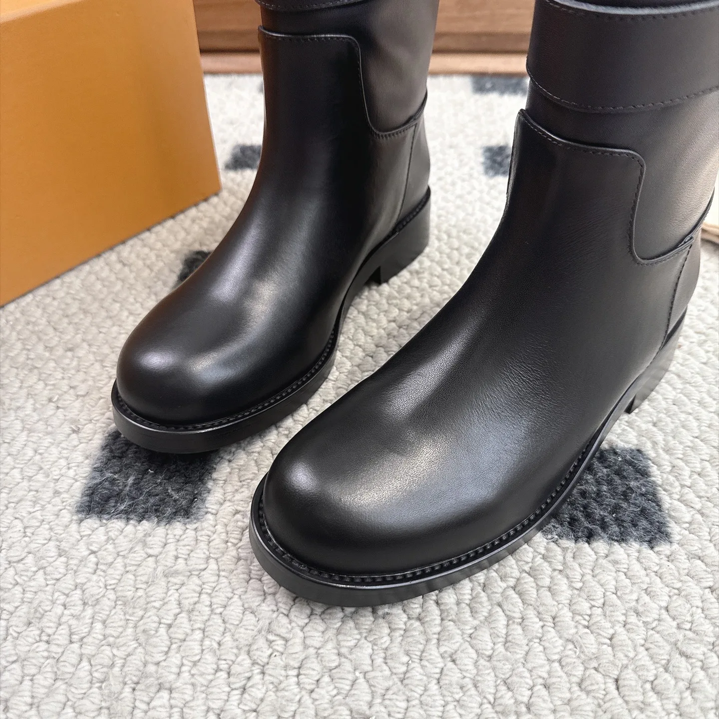 Women's Ankle Boots LOUIS VUITTON 18025531