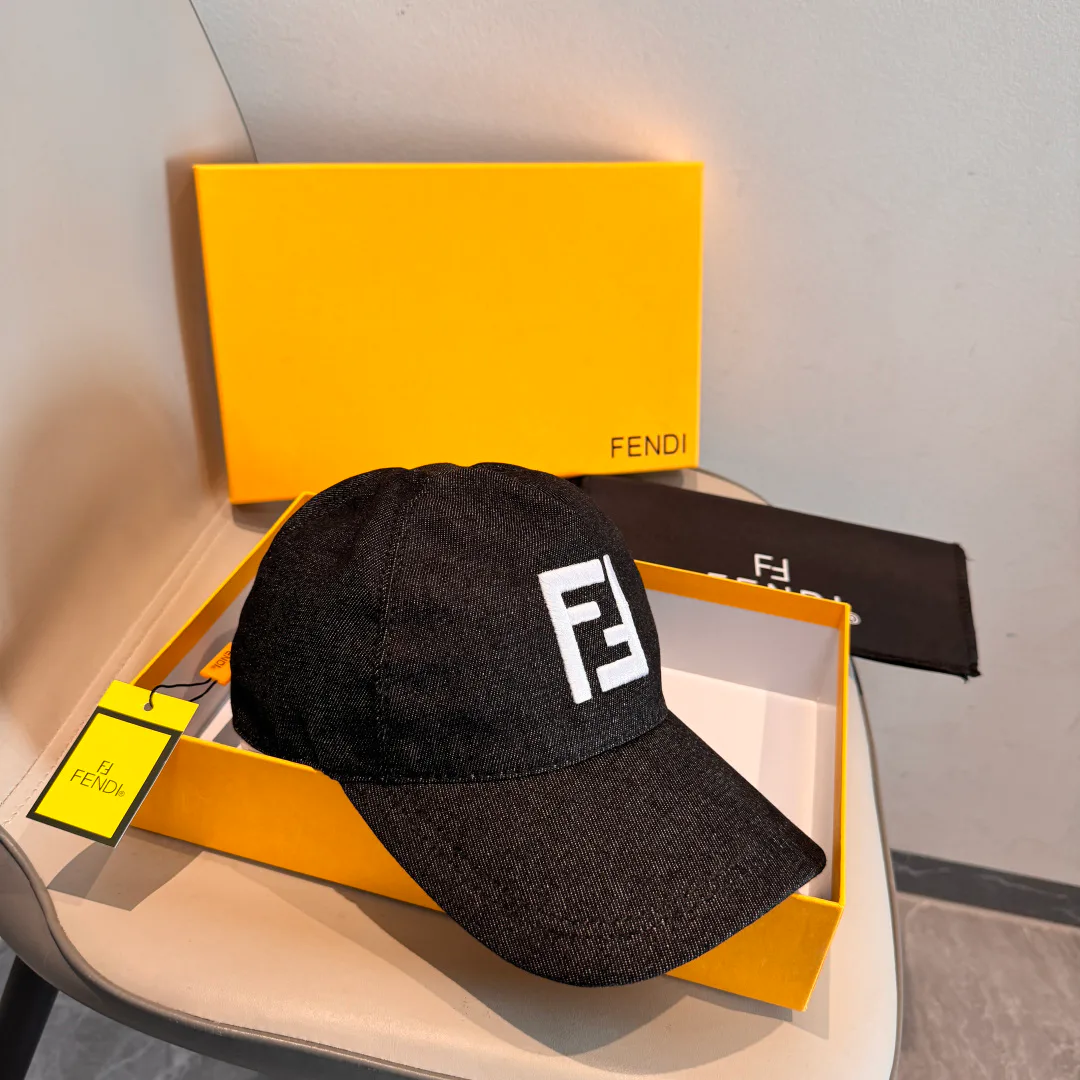 Hats FENDI 17515243