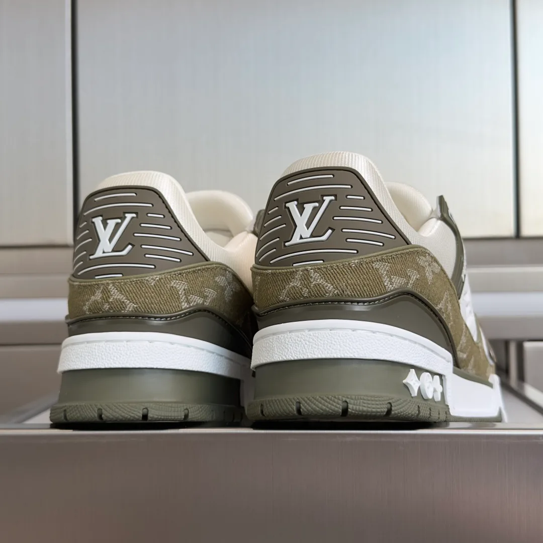 Women's Sneakers LOUIS VUITTON 17483743