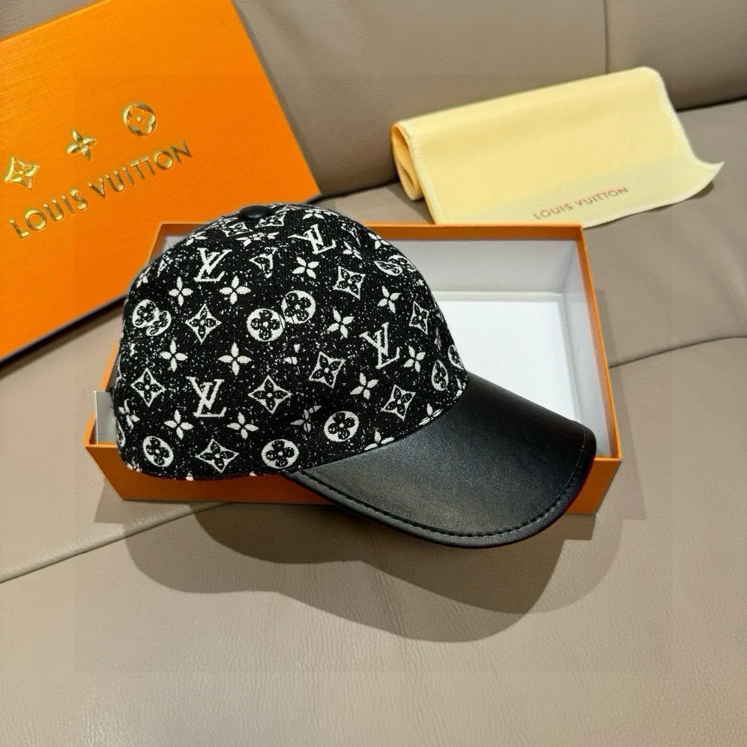 Hats LOUIS VUITTON 18105279